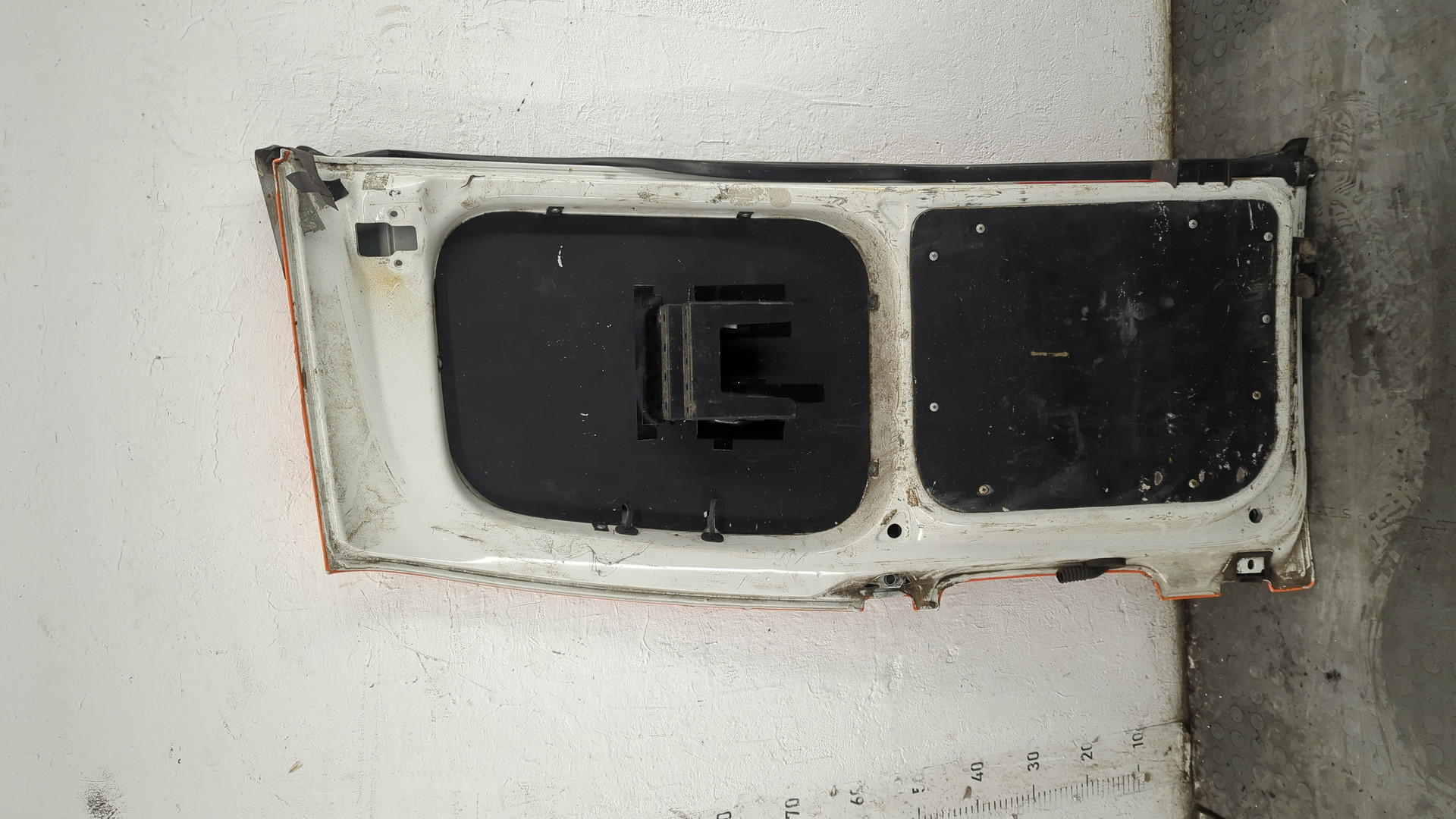 Дверь багажника правая