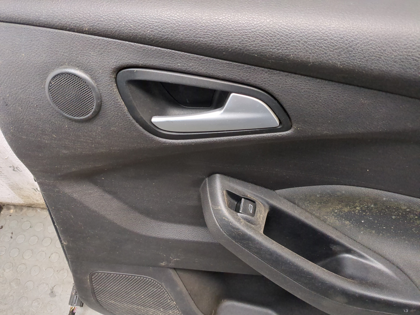 Дверь задняя правая