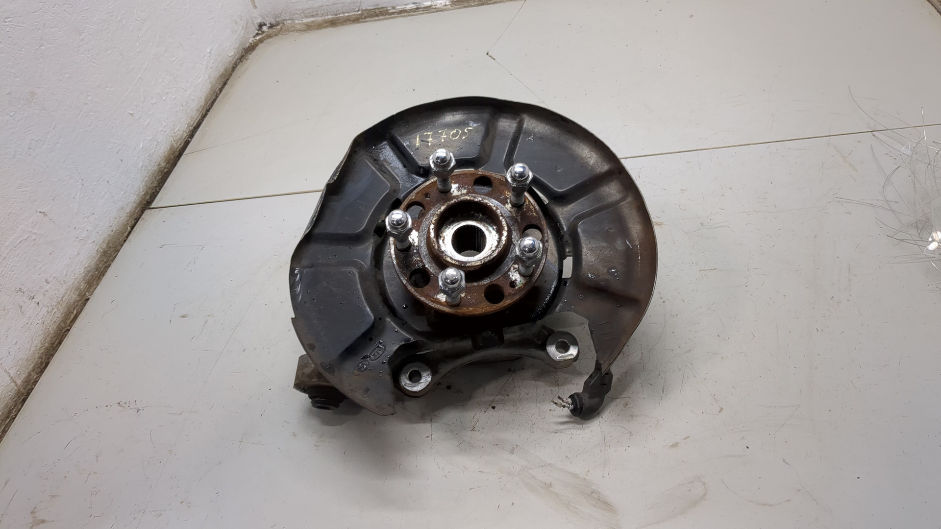 Кулак поворотный задний левый