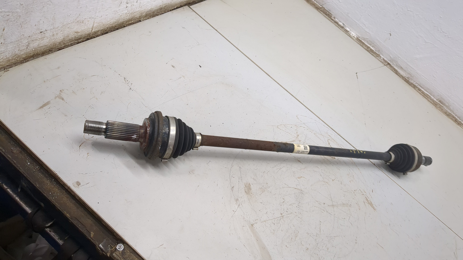 Полуось задняя левая