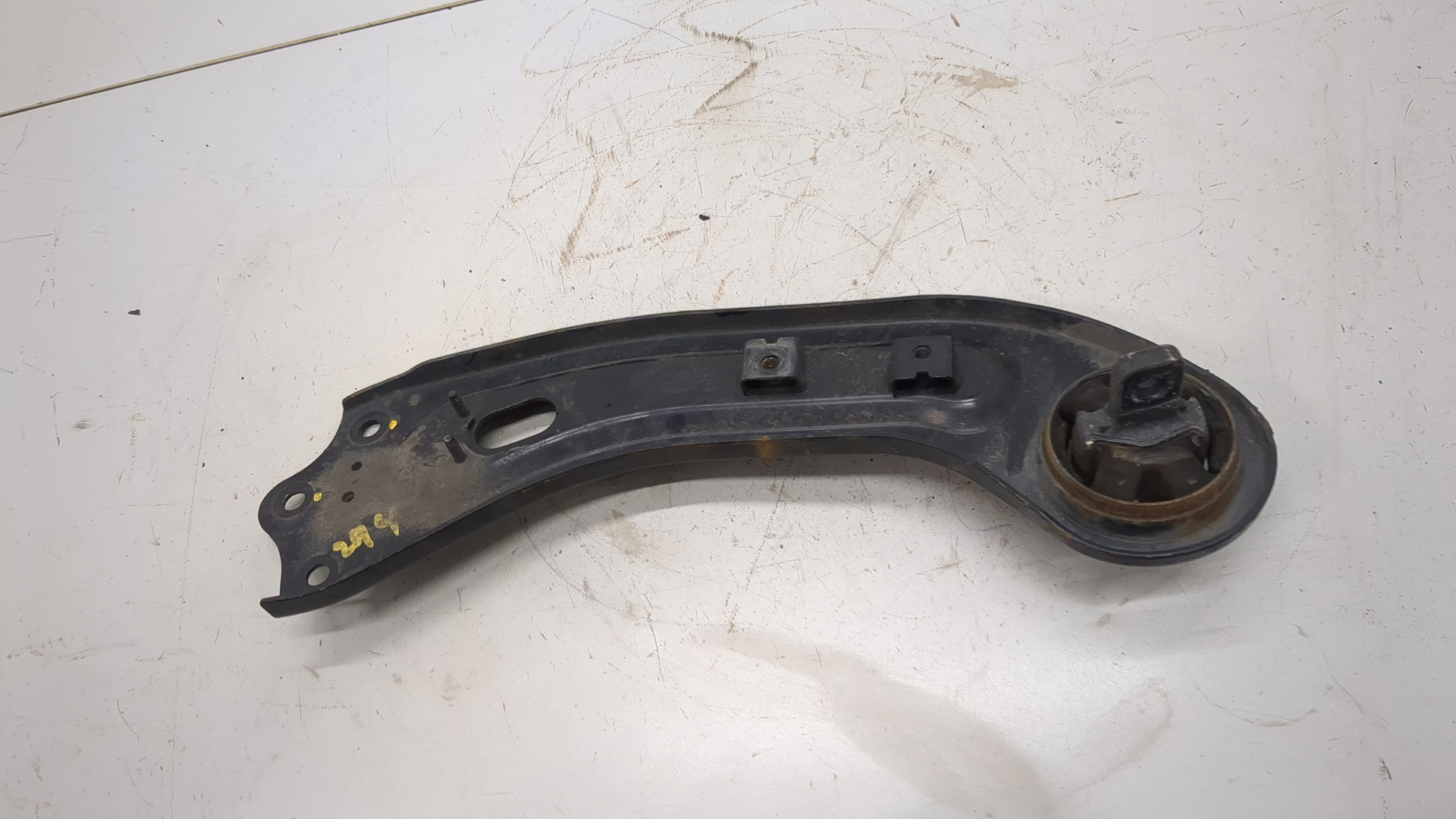 Рычаг задний правый