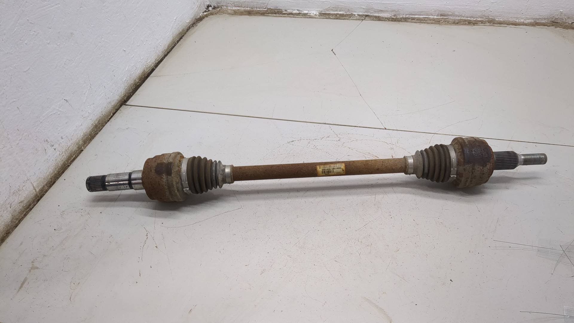 Полуось задняя левая