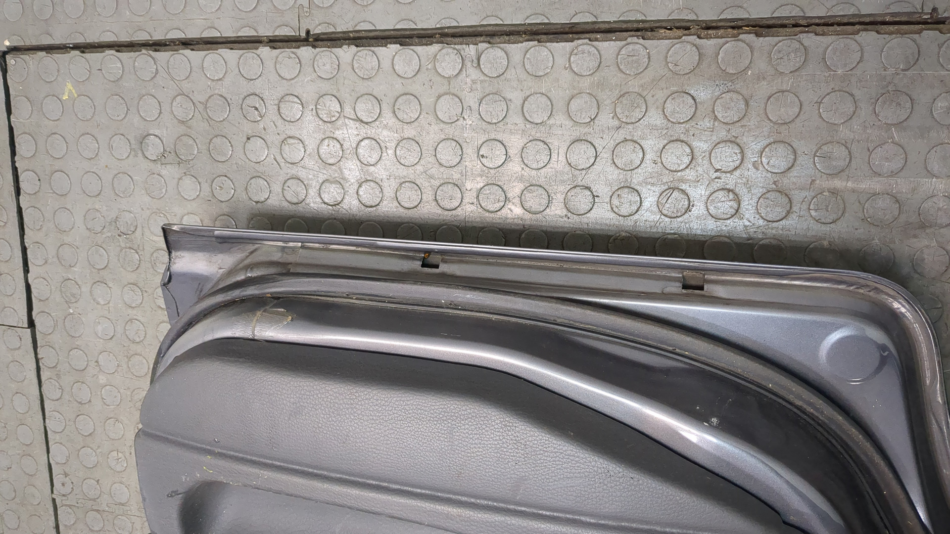 Дверь задняя левая