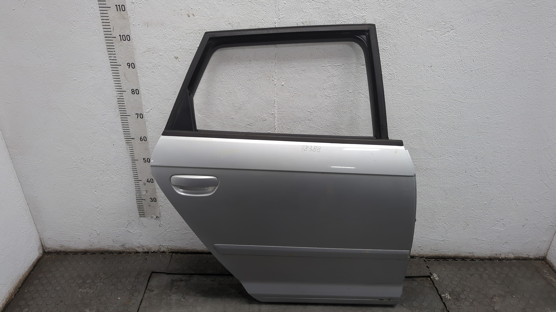 Дверь задняя правая