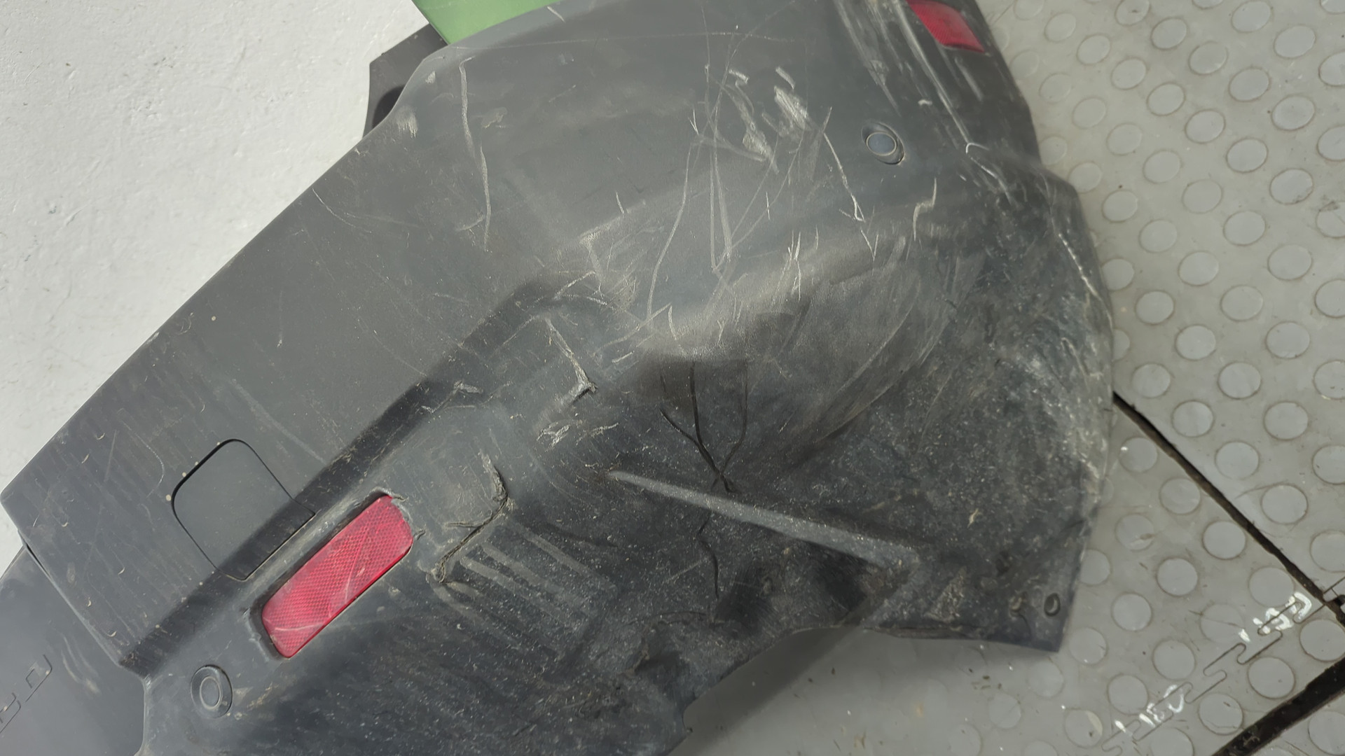 Бампер задний