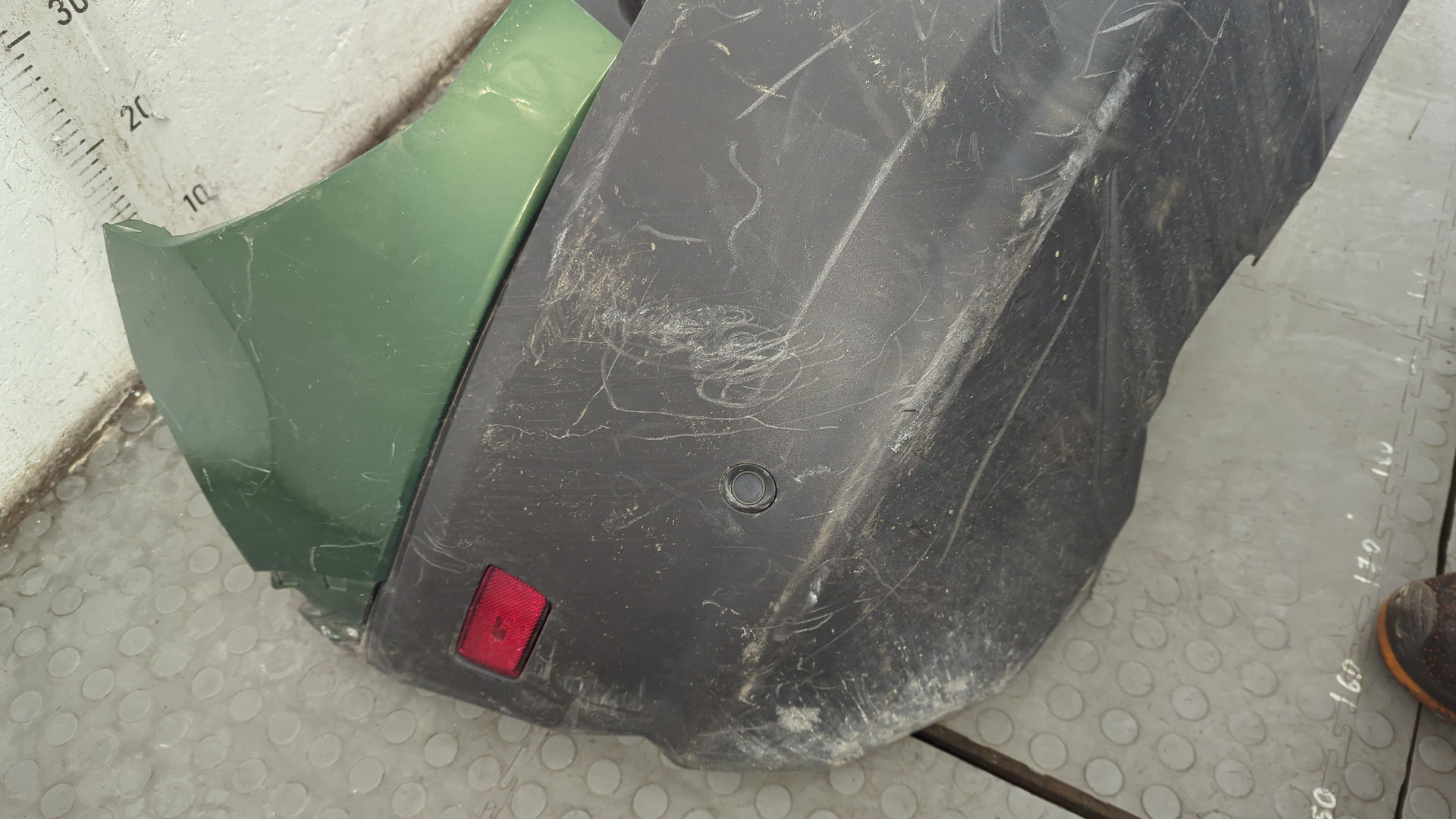 Бампер задний