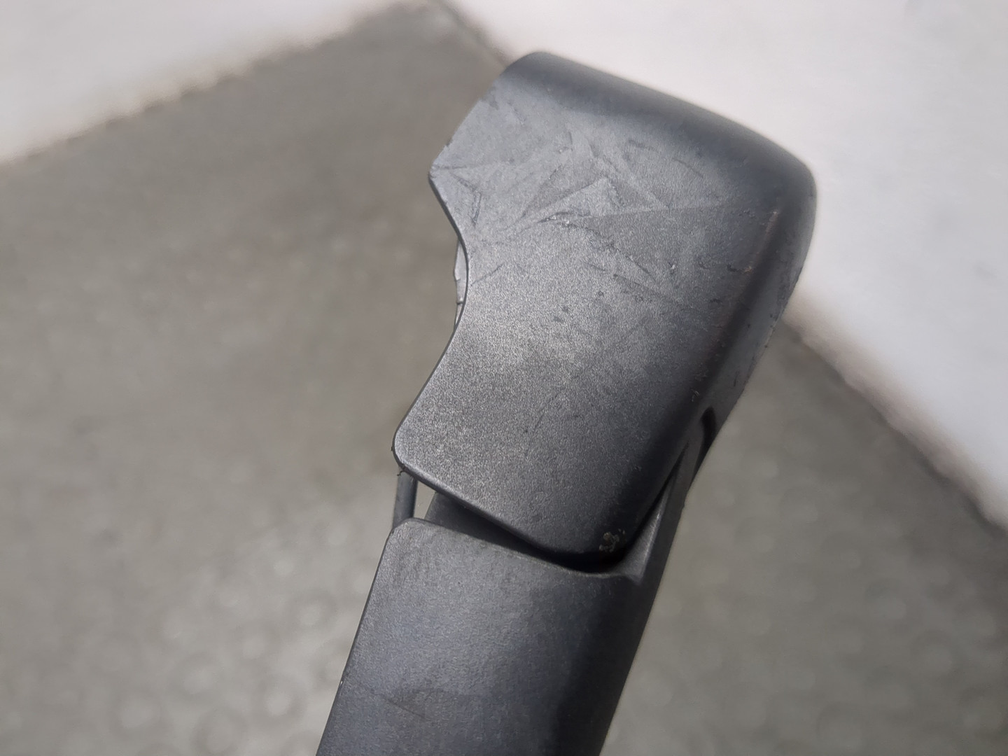 Поводок стеклоочистителя заднего