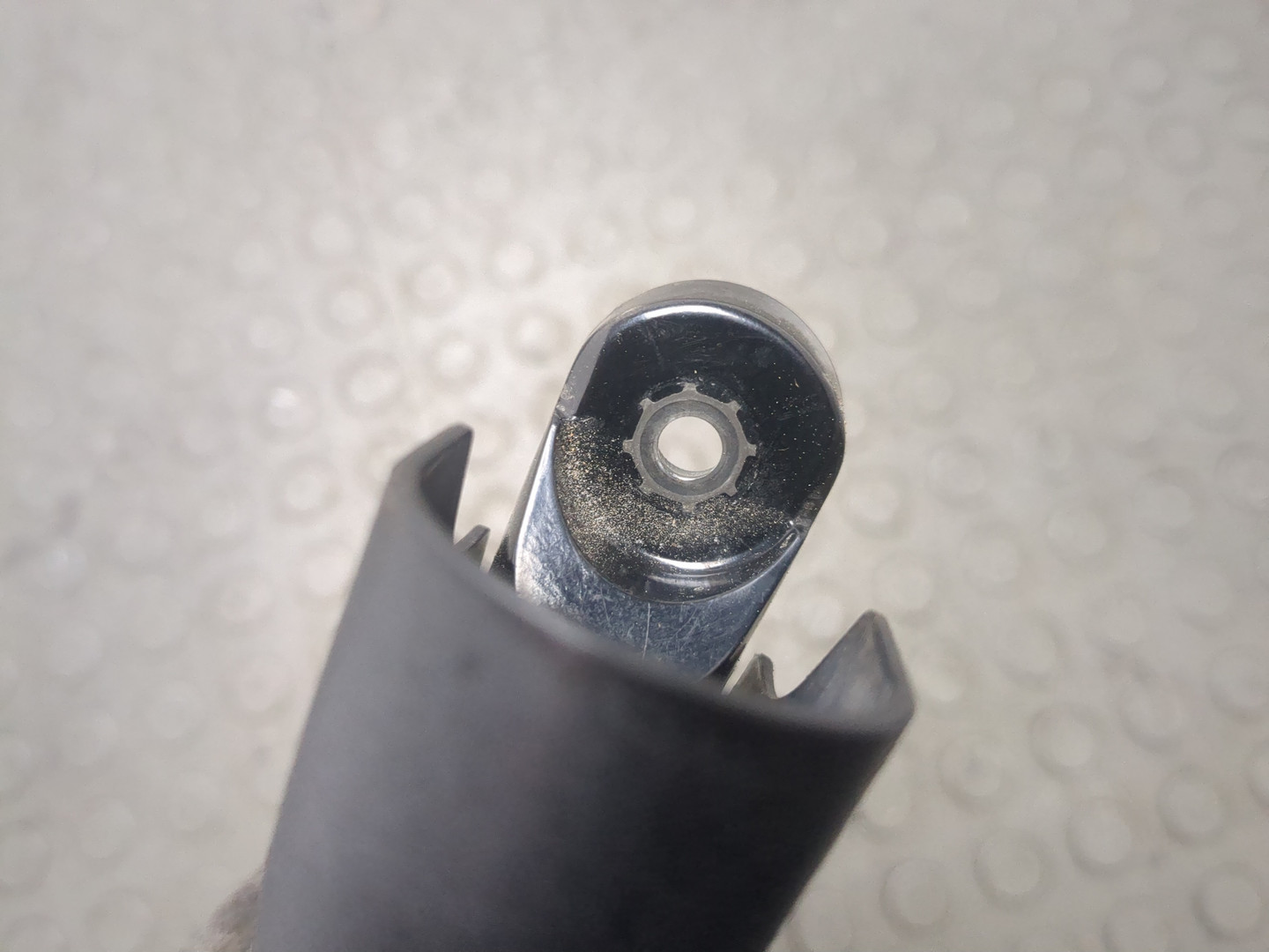 Поводок стеклоочистителя заднего