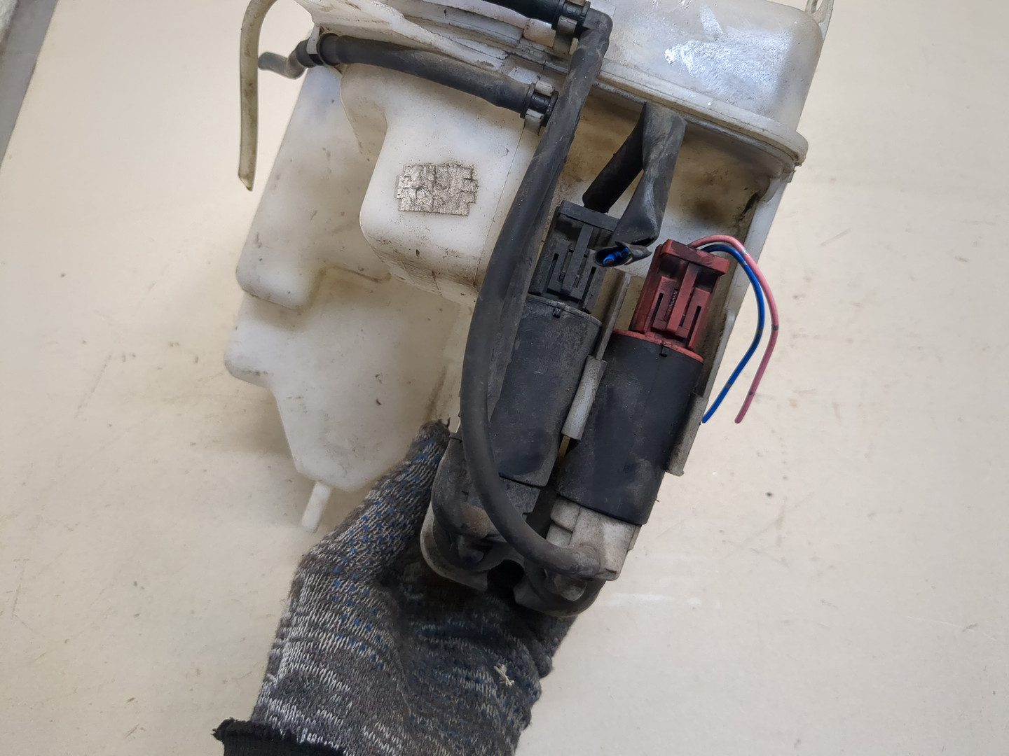 Бачок омывателя лобового стекла