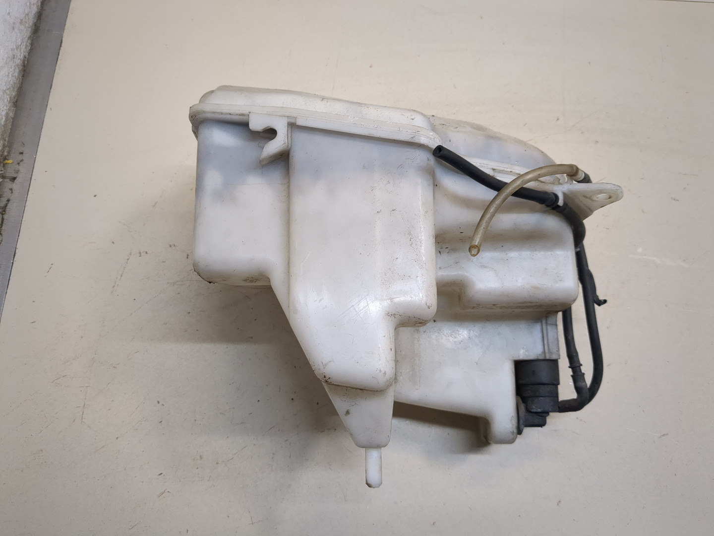 Бачок омывателя лобового стекла