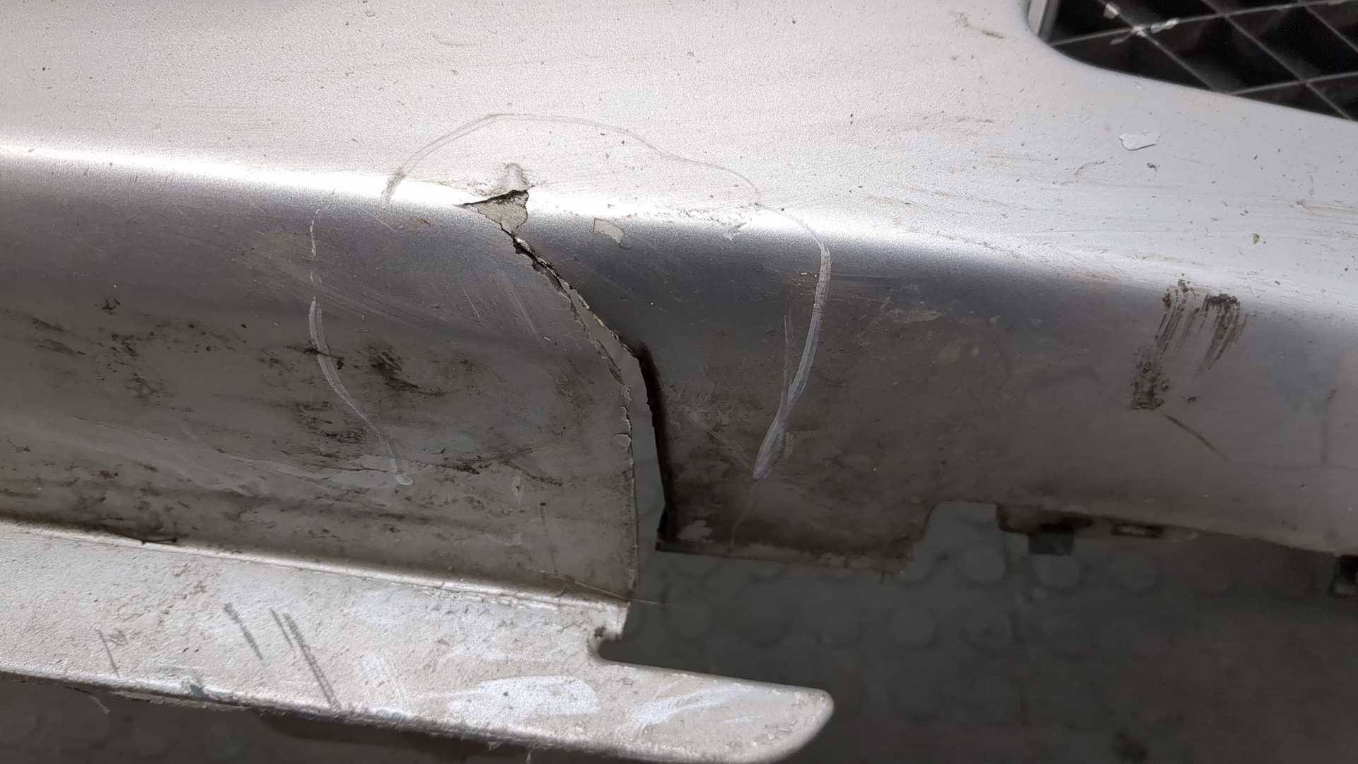 Бампер передний