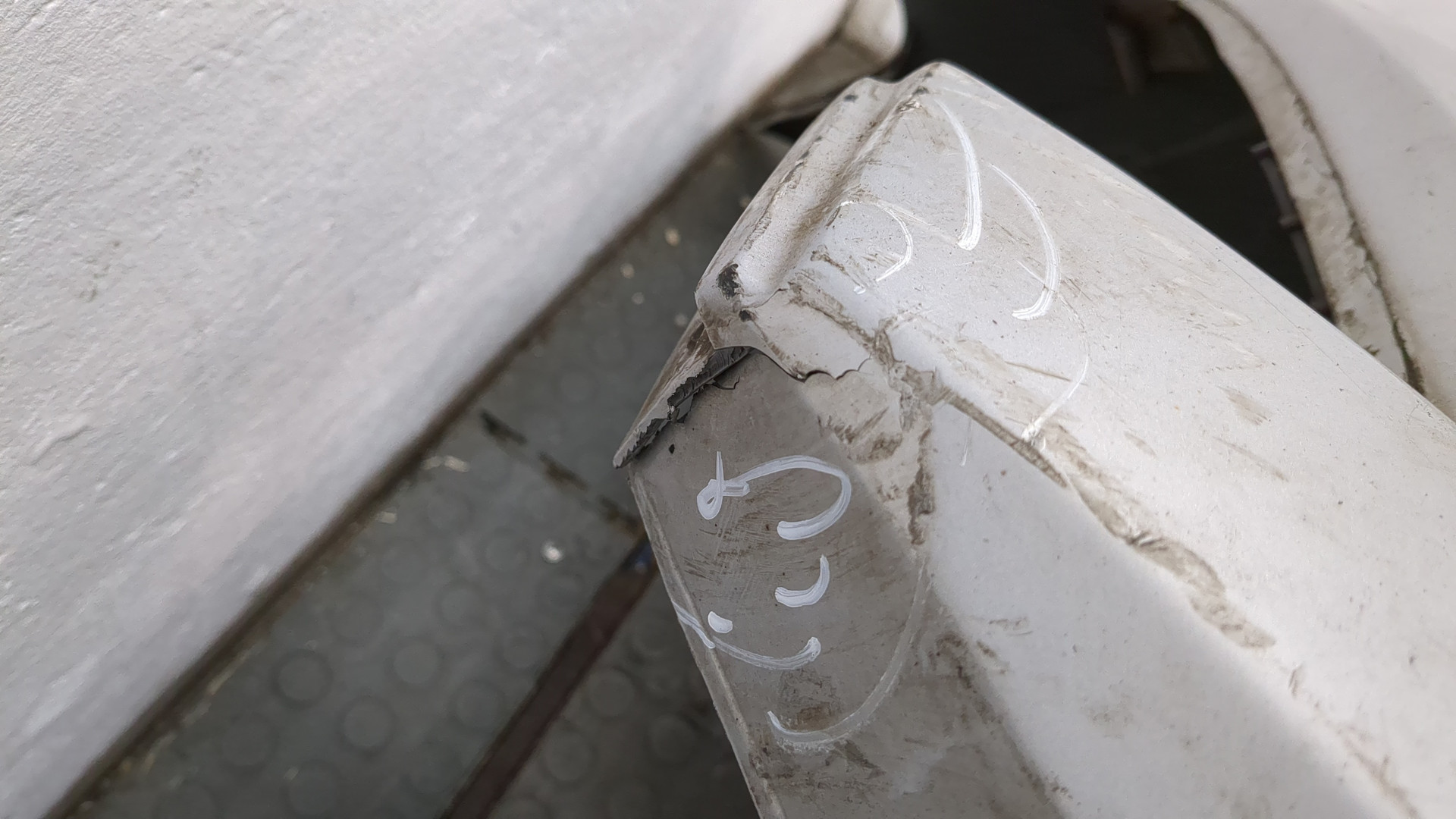 Бампер передний