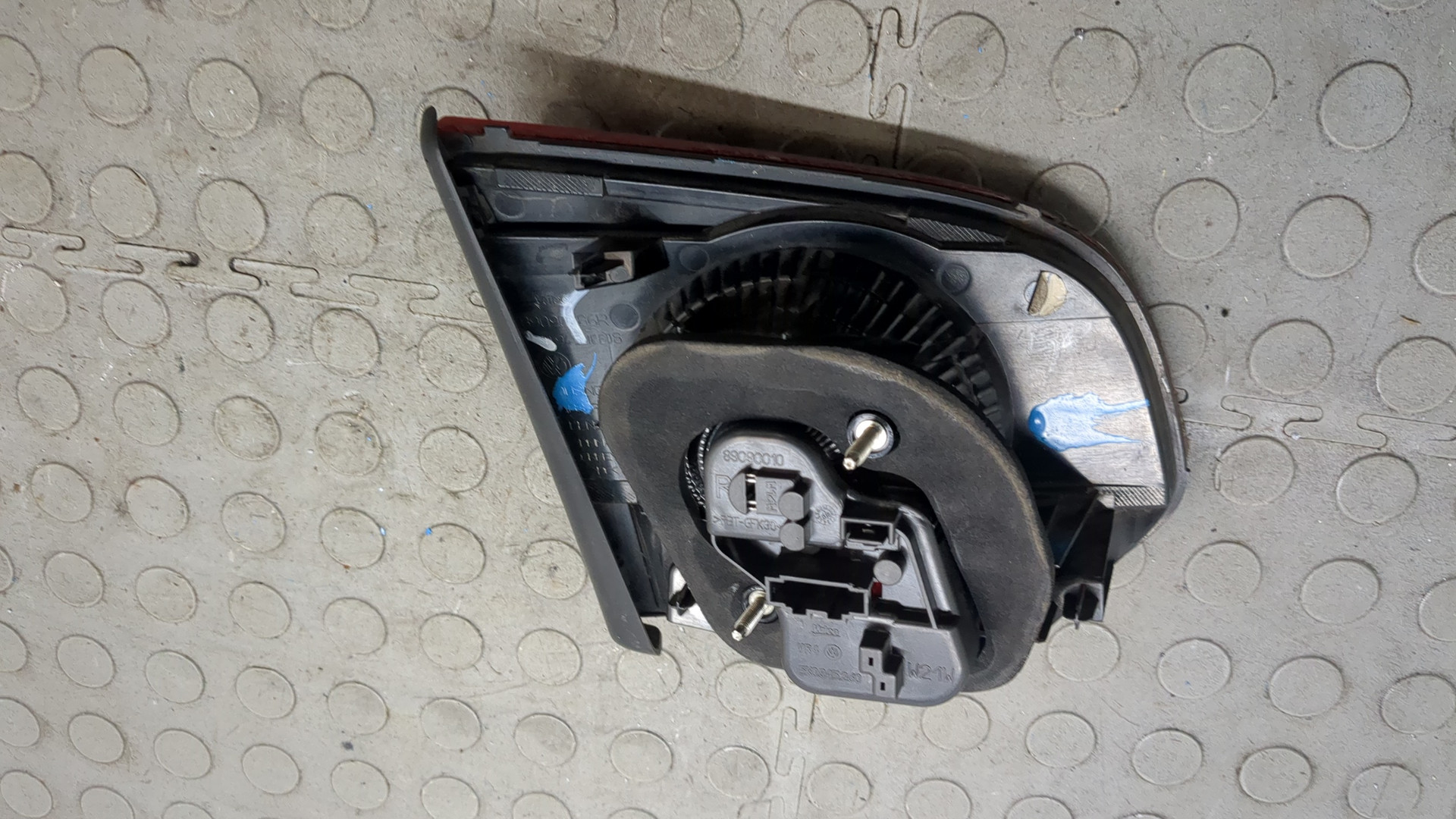 Фонарь задний внутренний правый