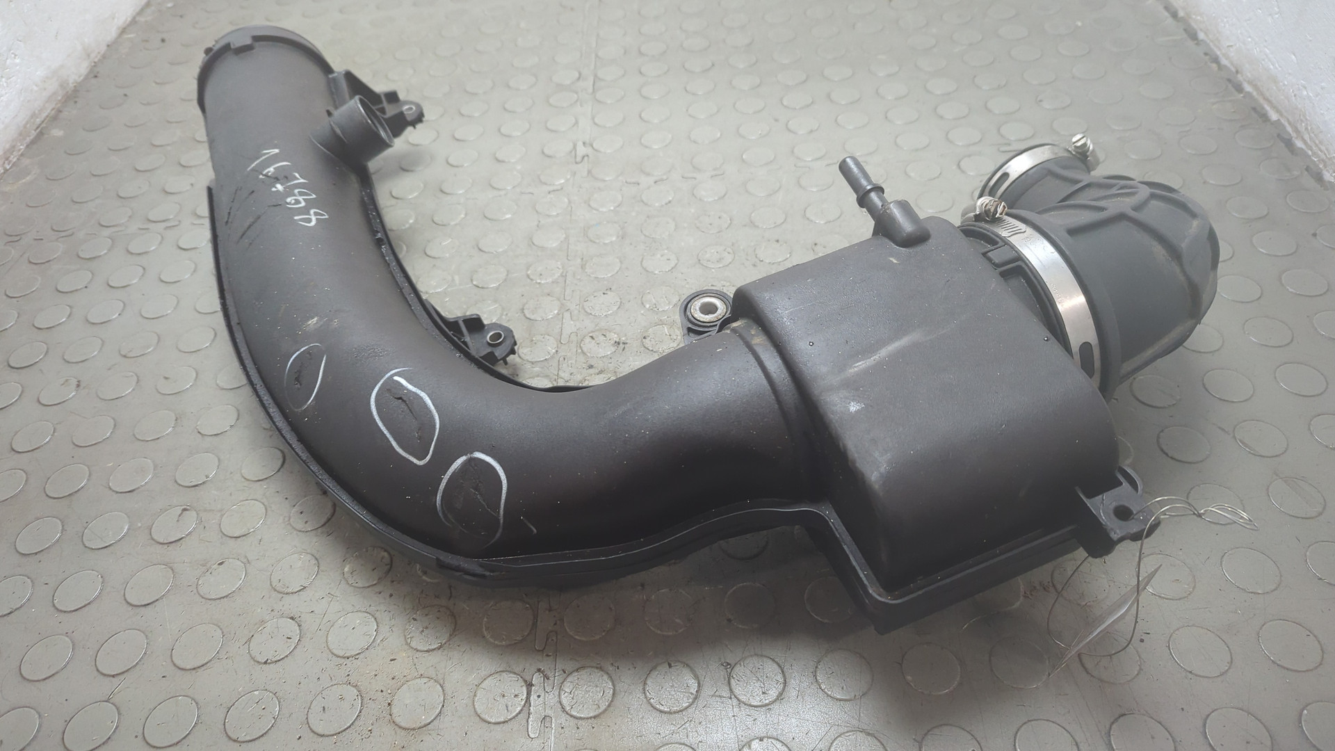 Патрубок воздушного фильтра