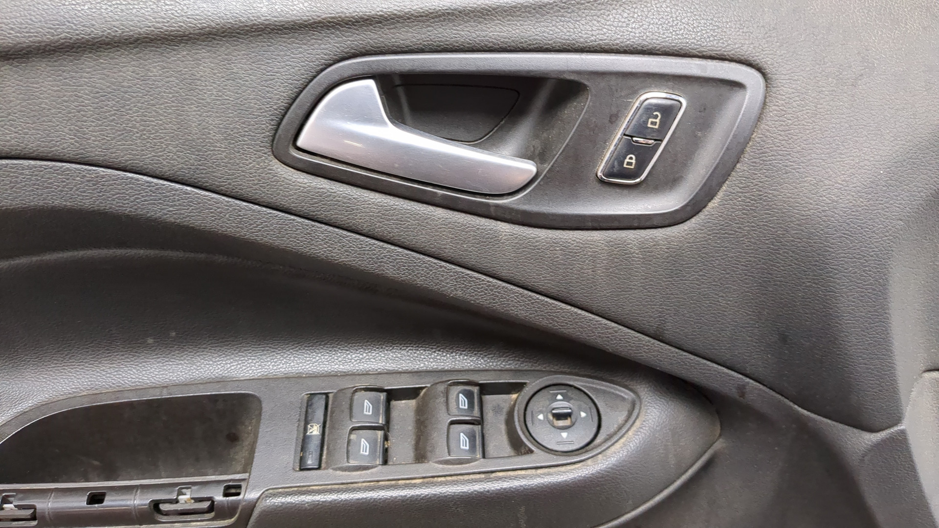 Дверь передняя левая