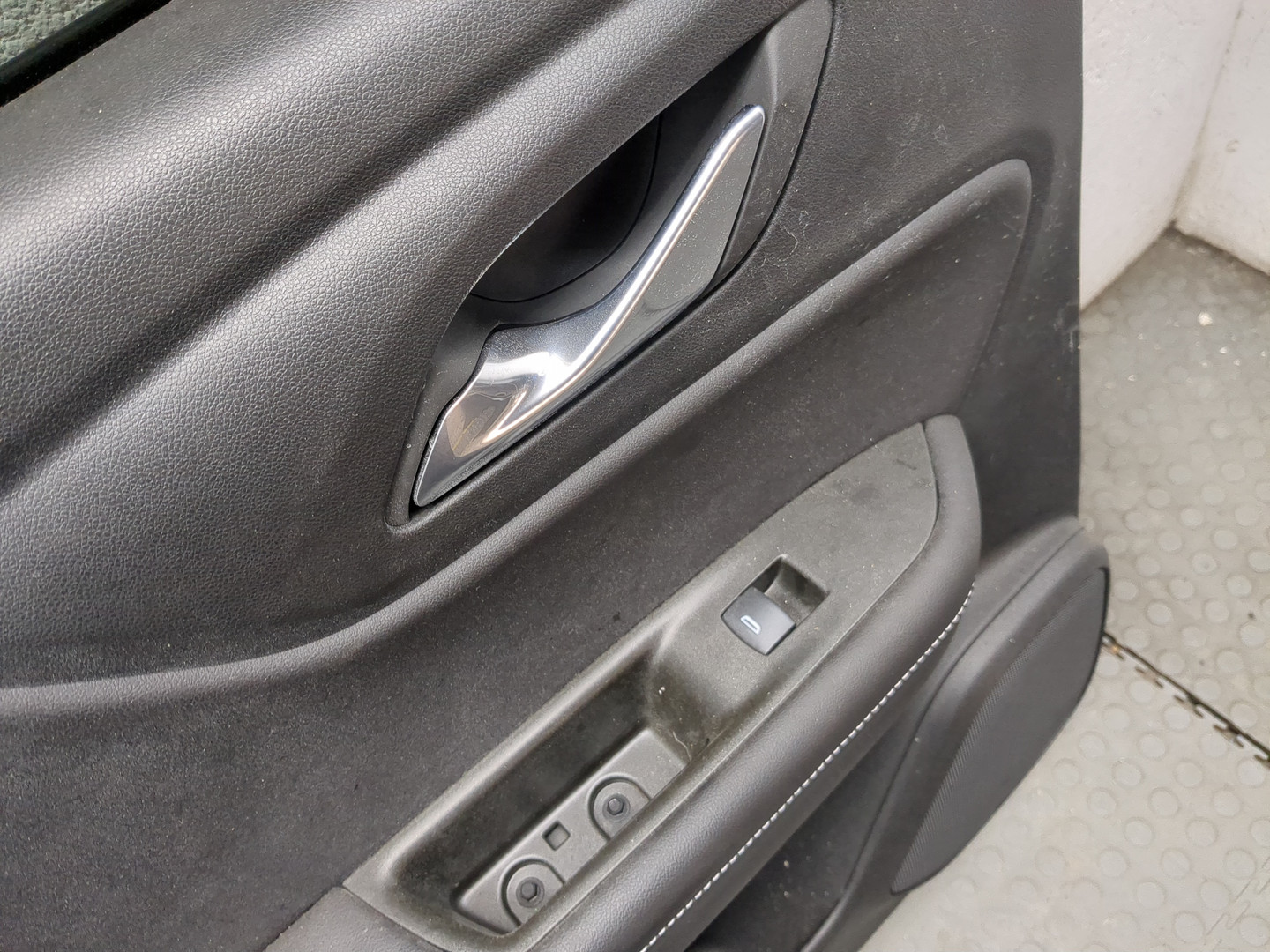 Дверь задняя левая