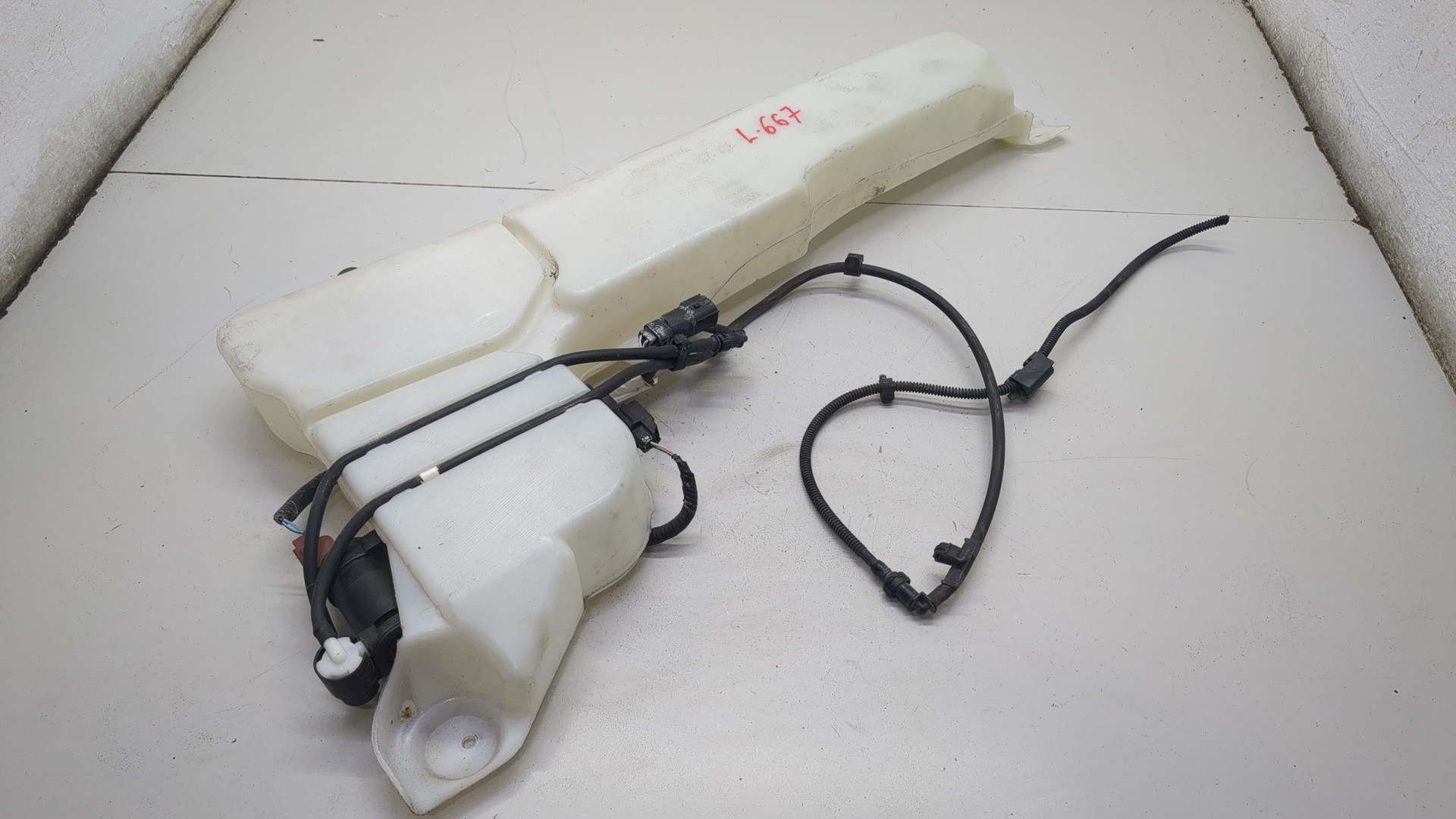 Бачок омывателя лобового стекла