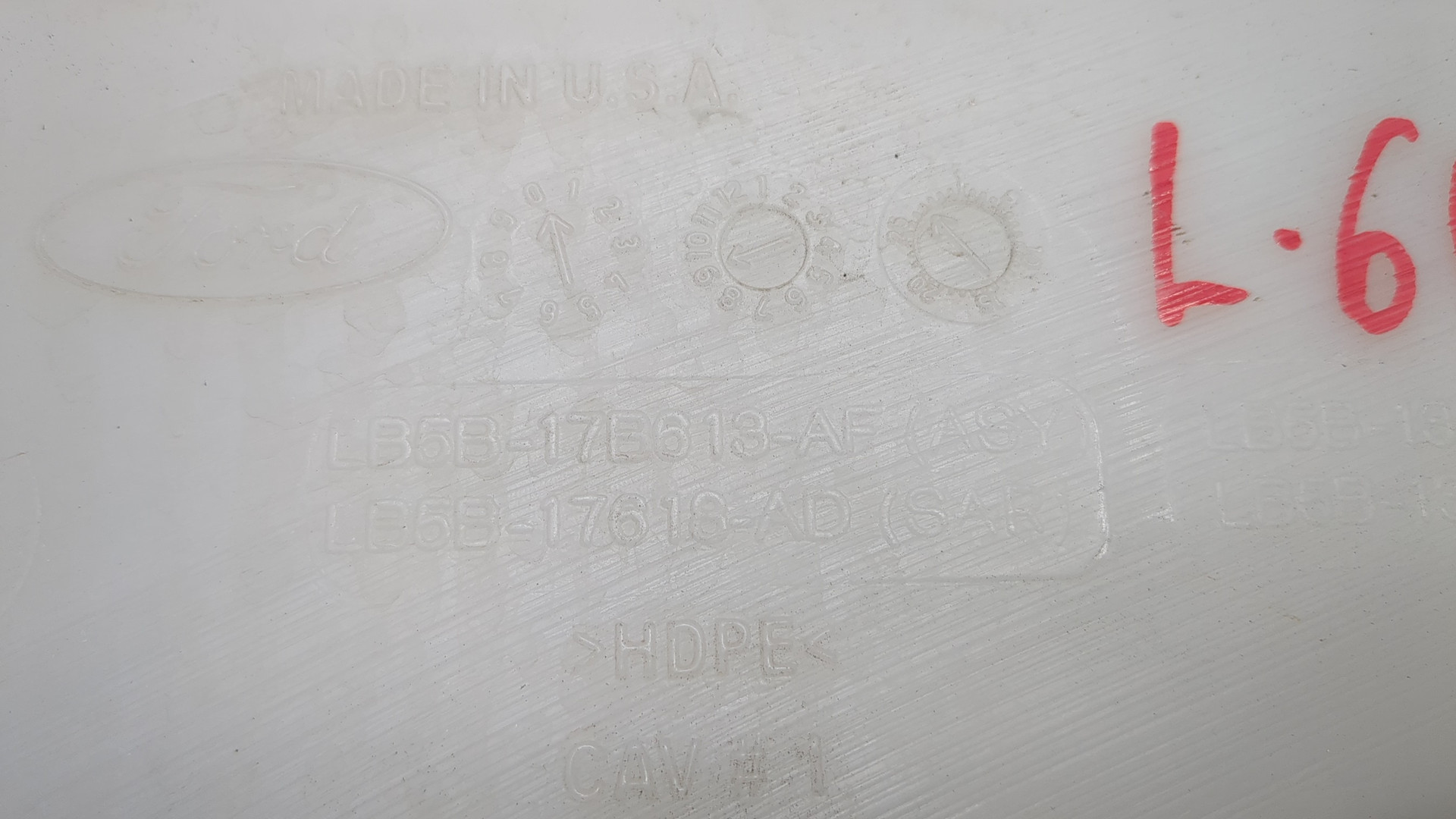 Бачок омывателя лобового стекла