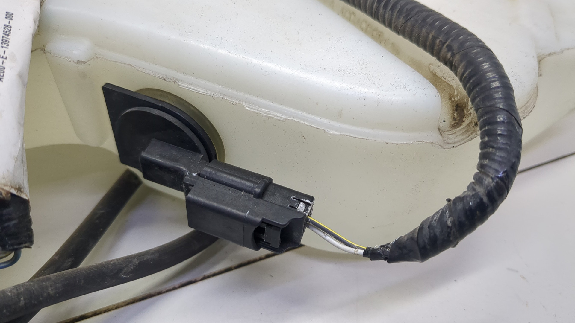 Бачок омывателя лобового стекла