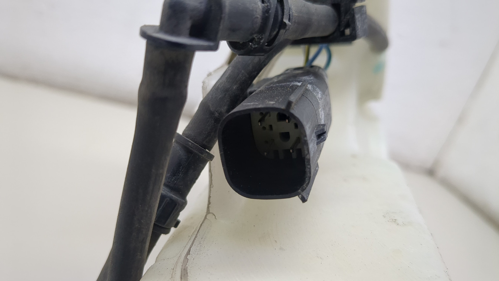 Бачок омывателя лобового стекла