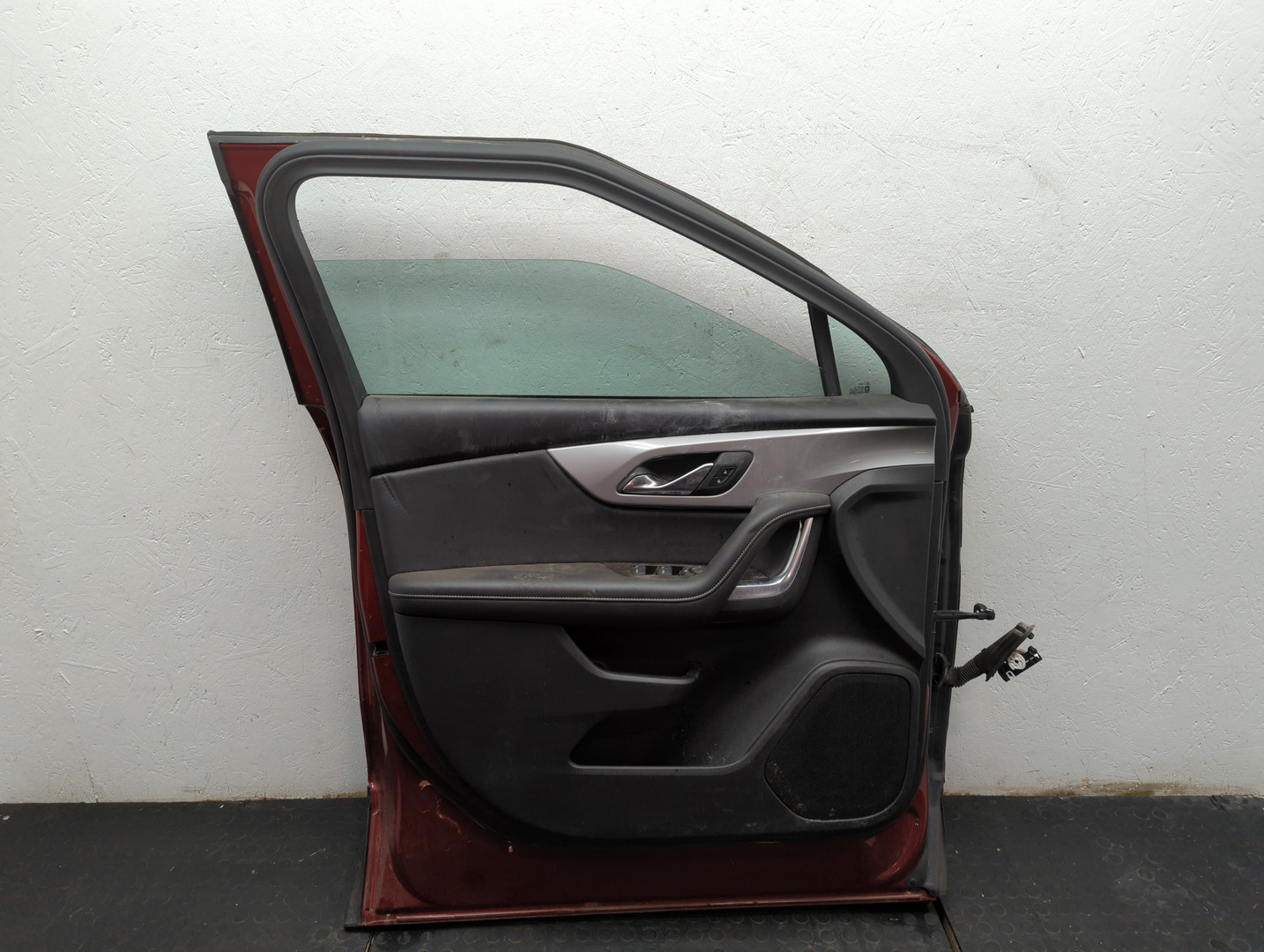 Дверь передняя левая