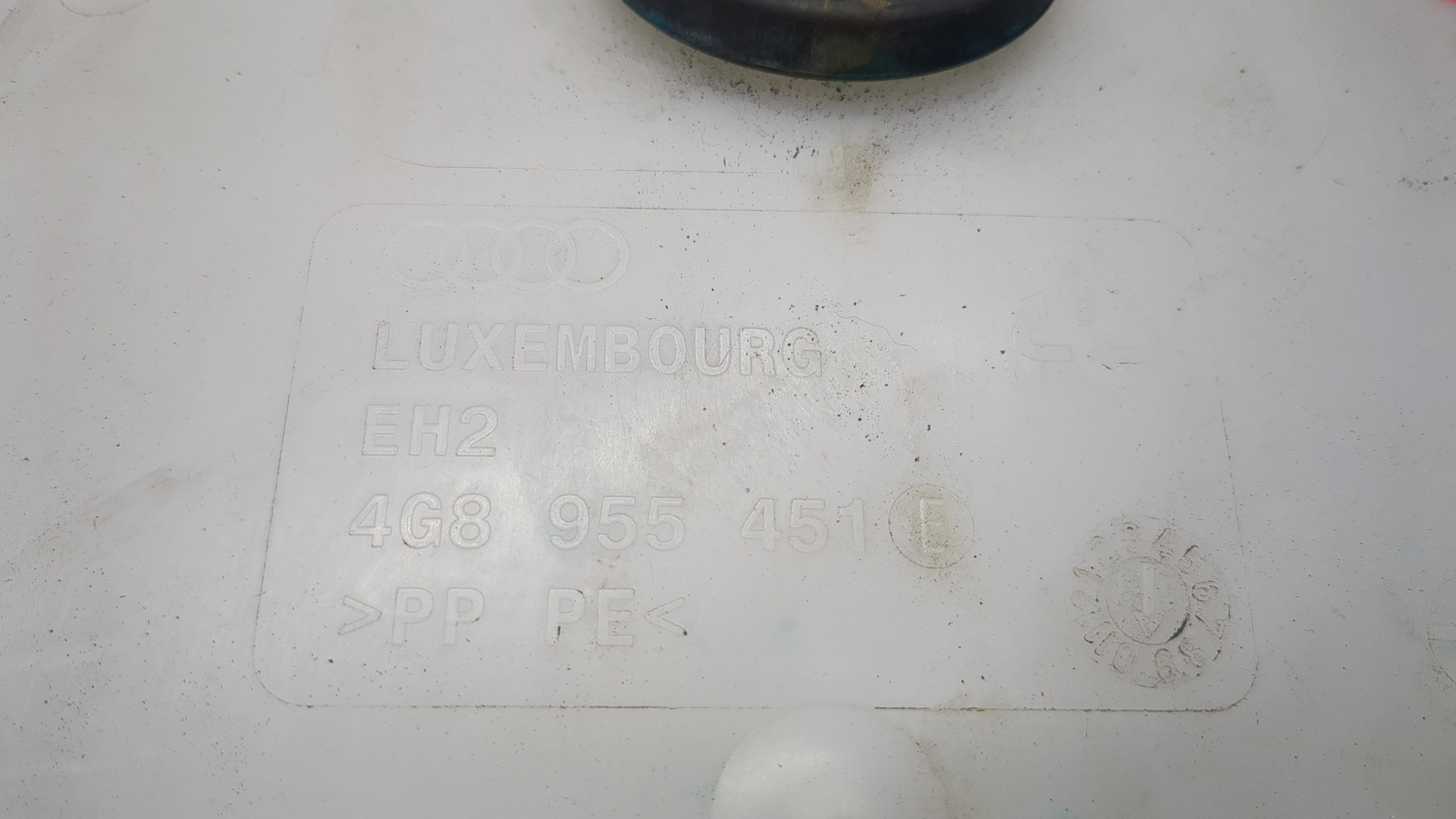 Бачок омывателя лобового стекла