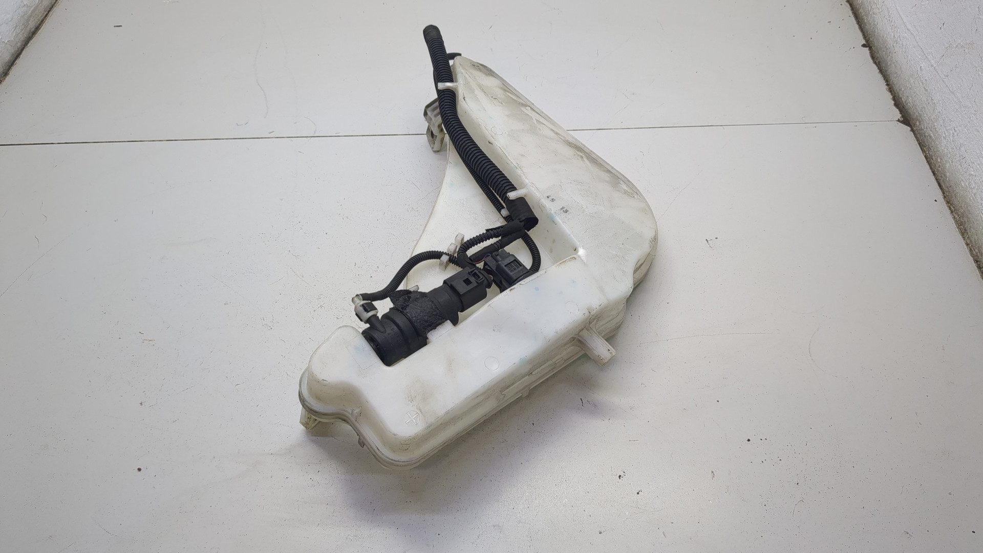 Бачок омывателя лобового стекла