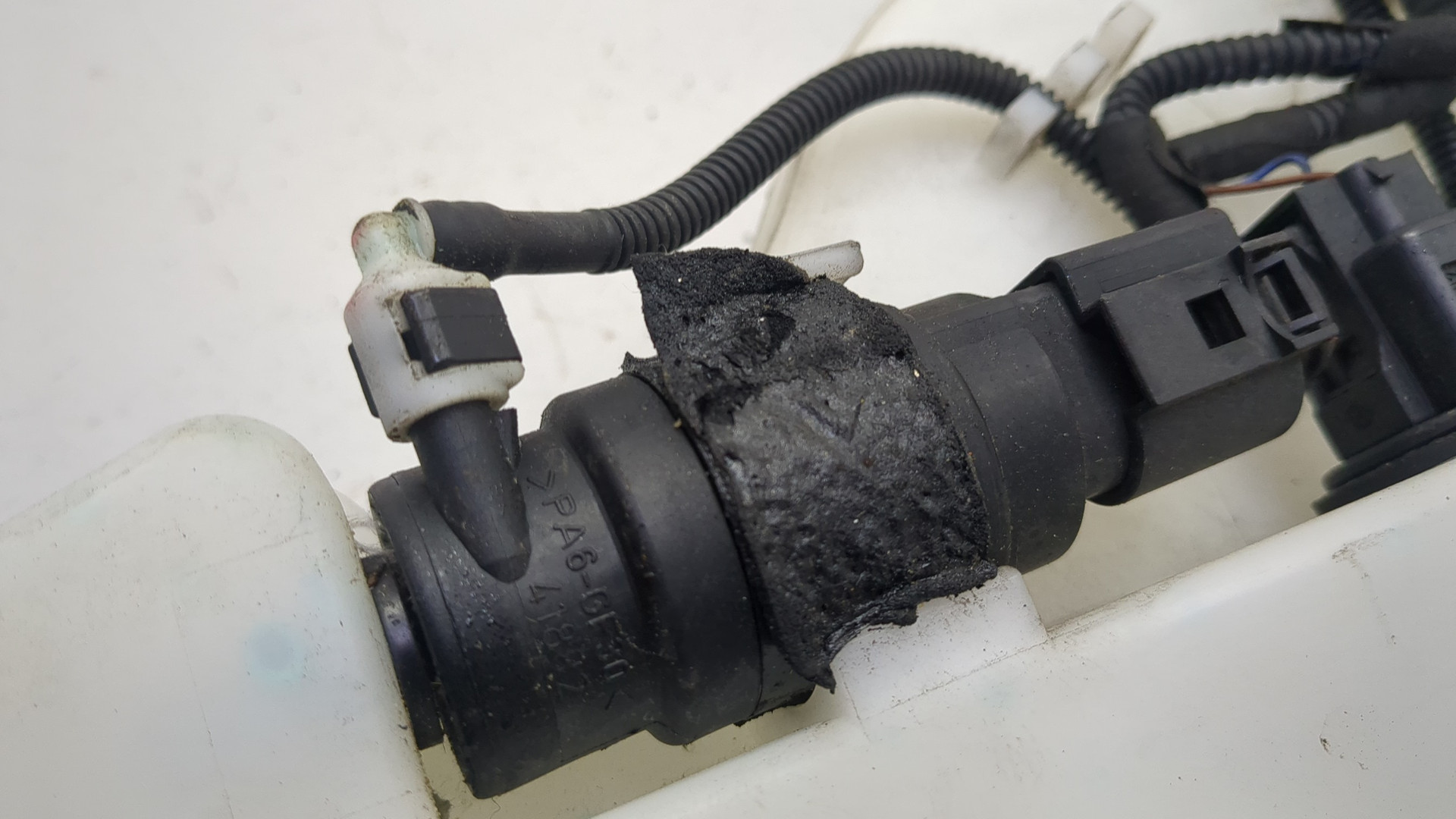 Бачок омывателя лобового стекла