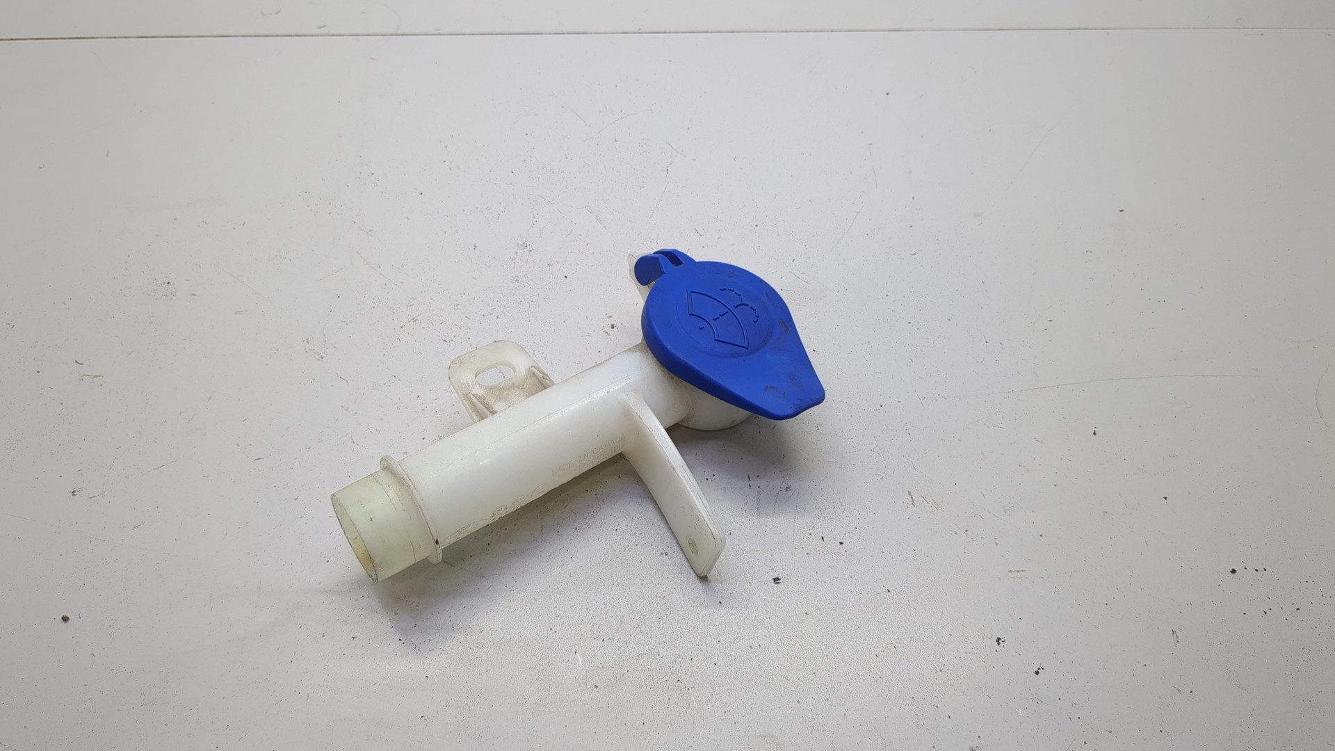 Горловина бачка омывателя