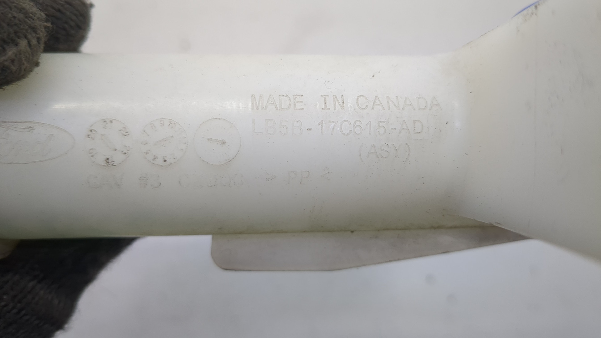 Горловина бачка омывателя