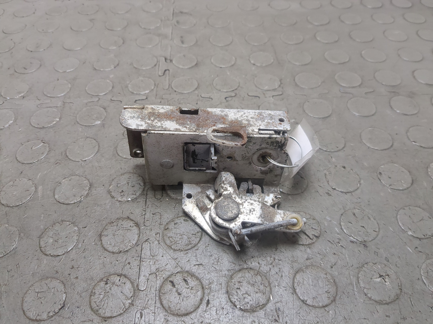 Замок двери задней правой