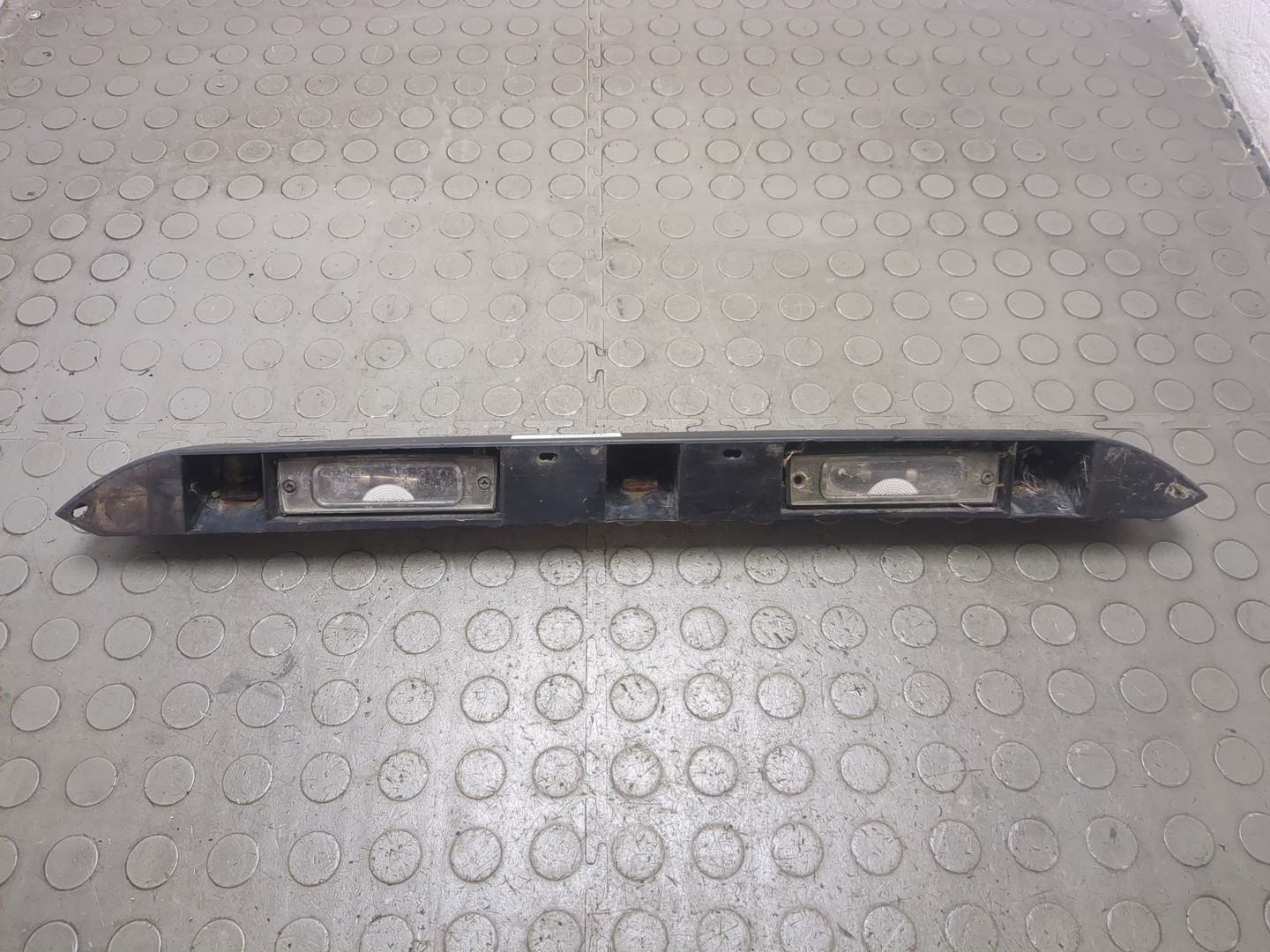 Фонарь подсветки номера