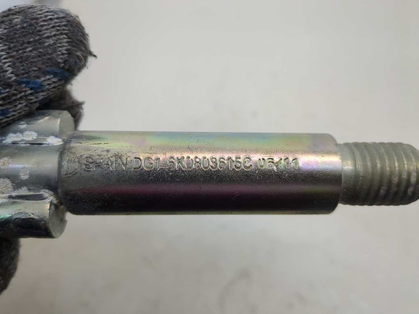 Крюк буксировочный