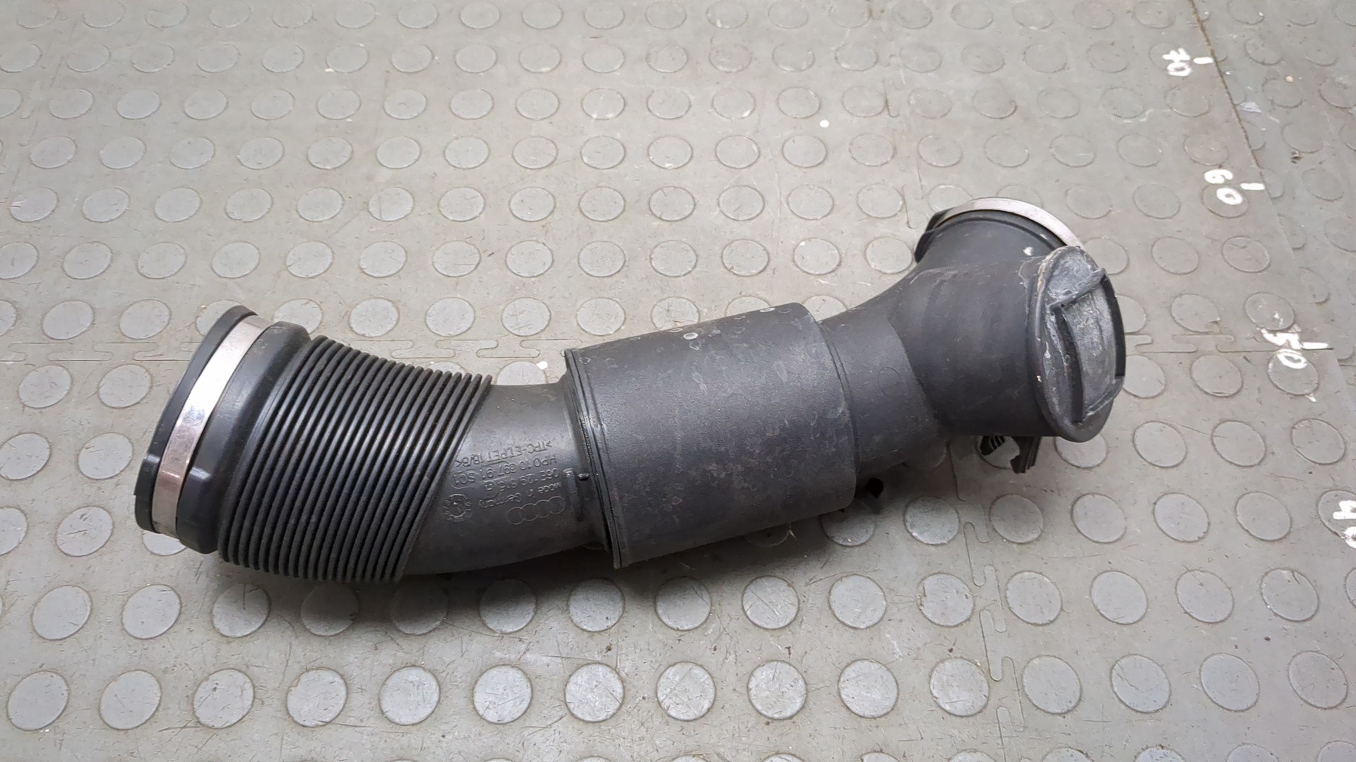 Патрубок воздушного фильтра