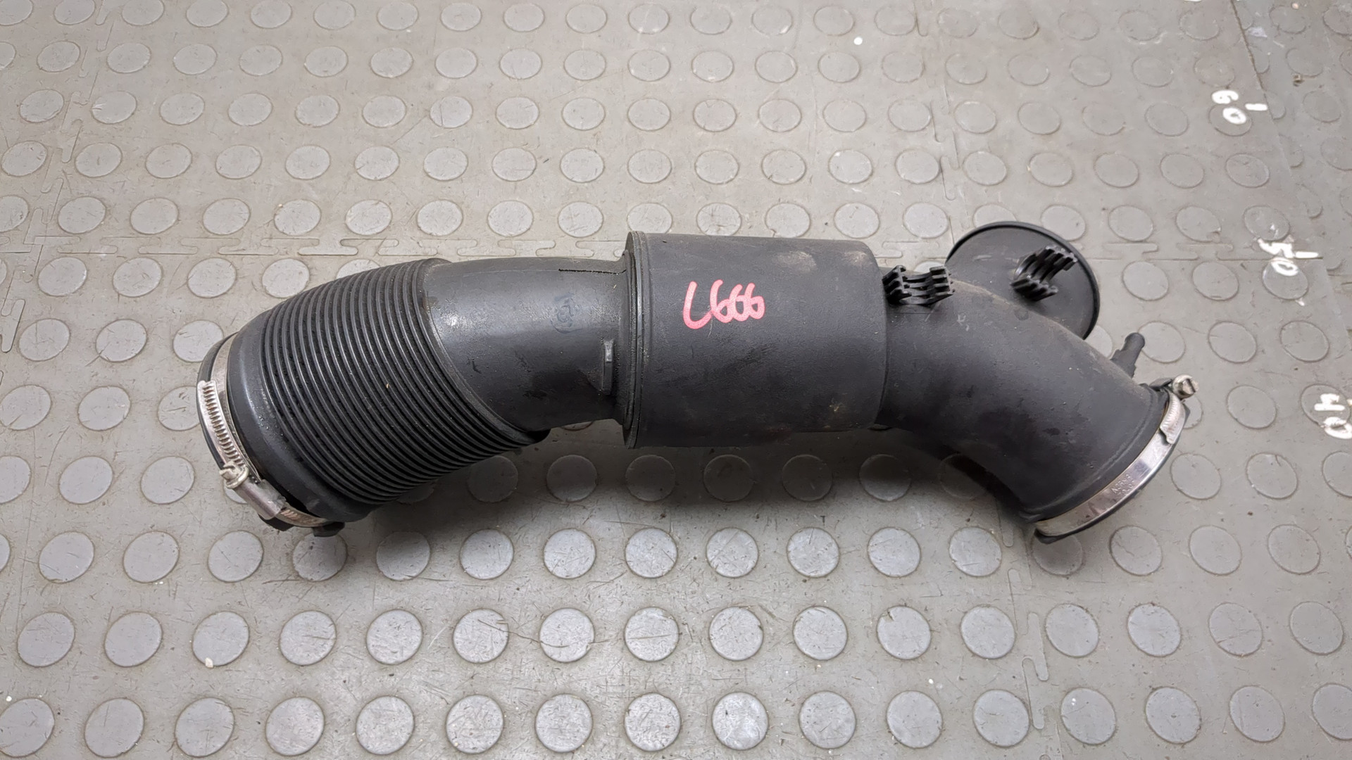 Патрубок воздушного фильтра