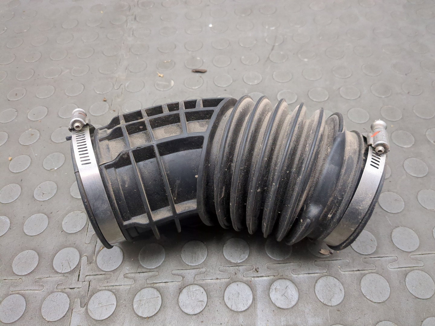 Патрубок воздушного фильтра