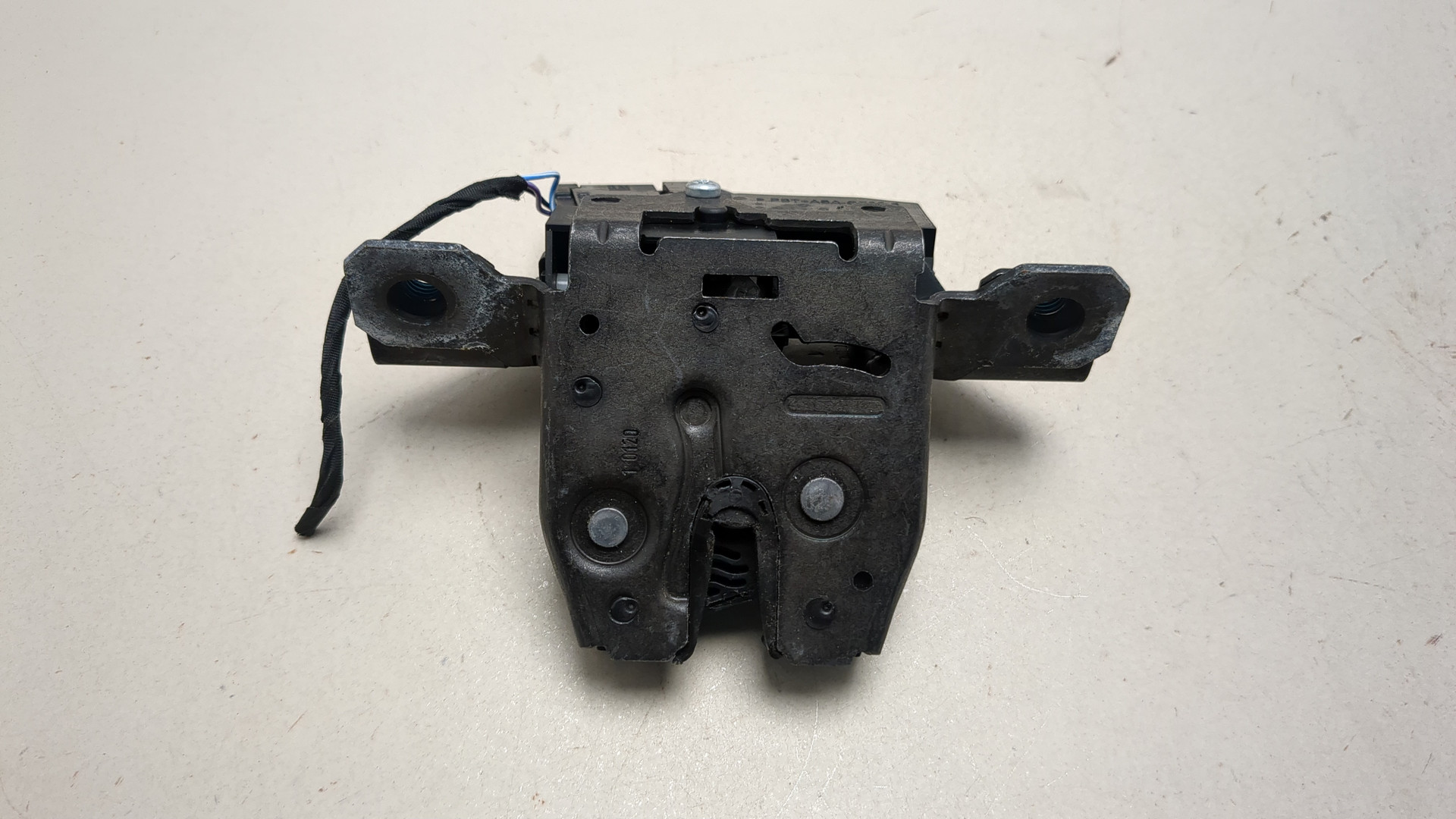 Замок багажника