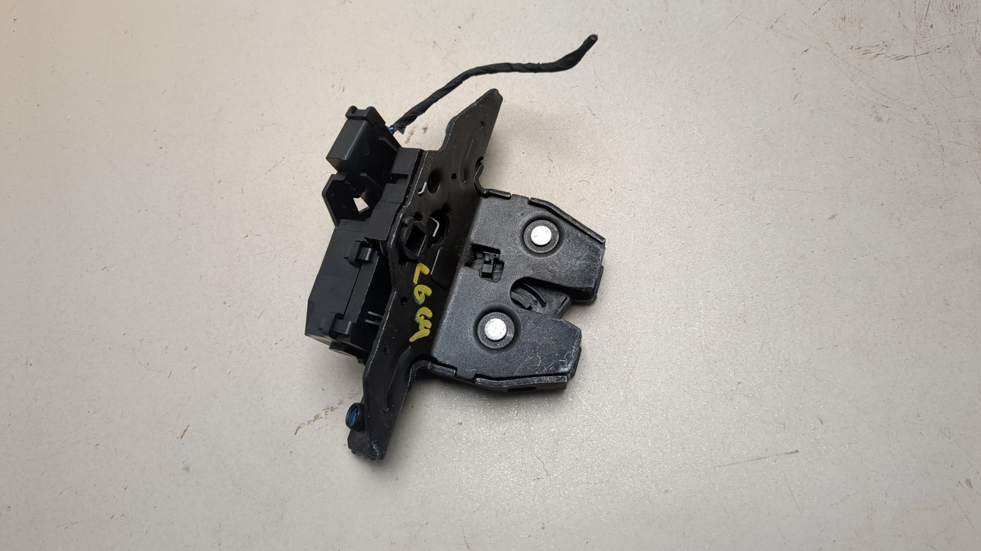 Замок багажника