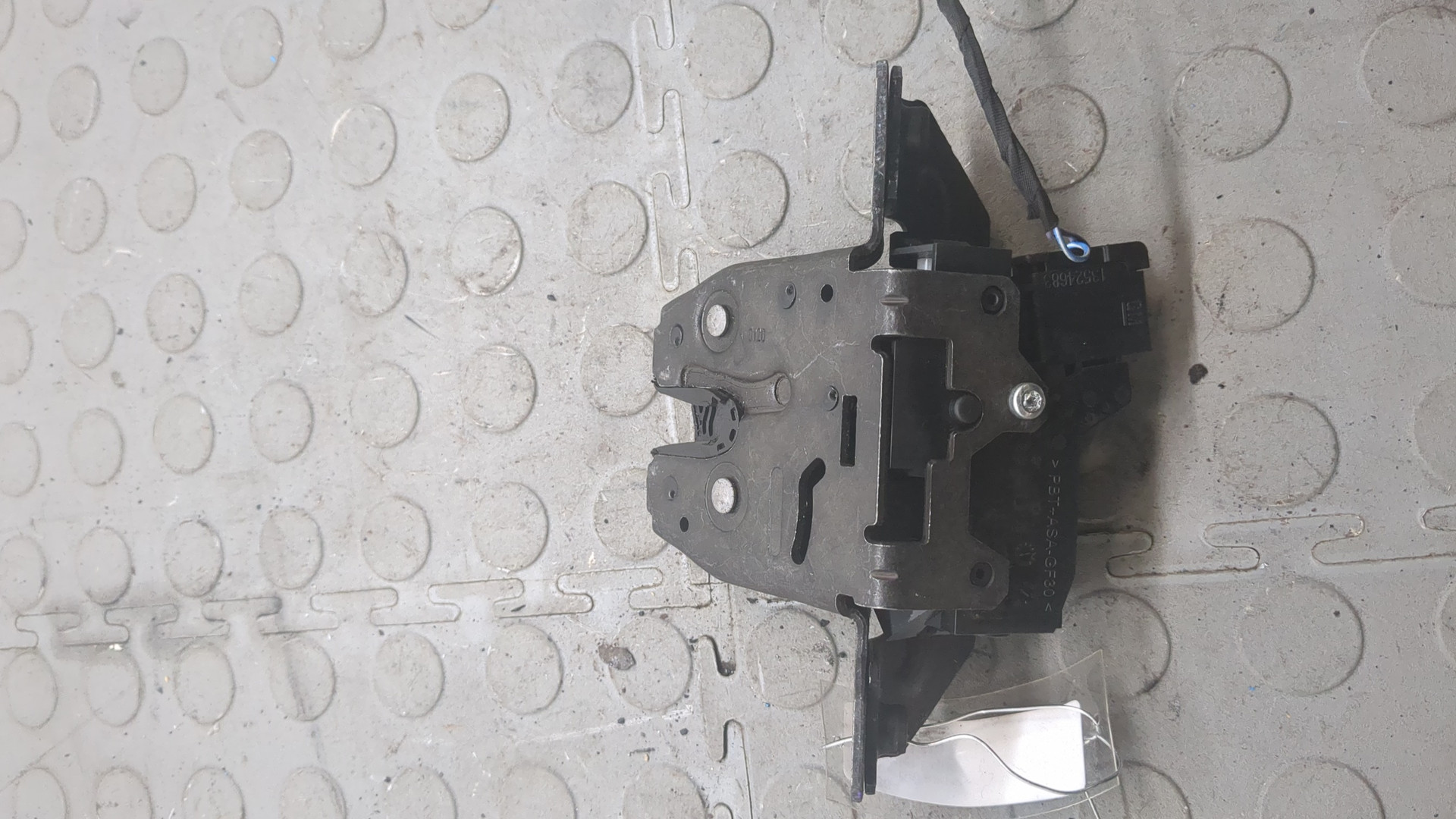 Замок багажника