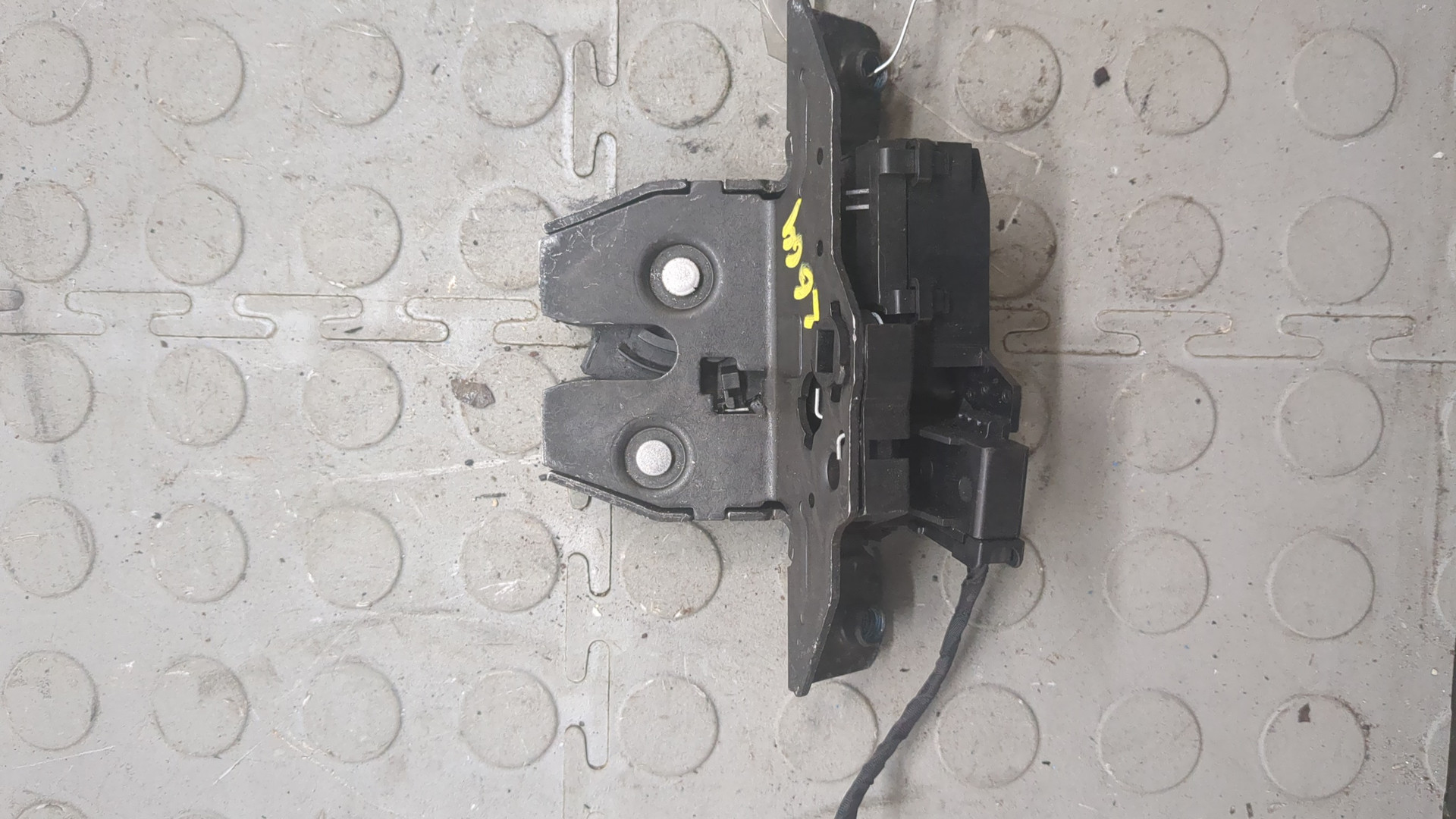 Замок багажника