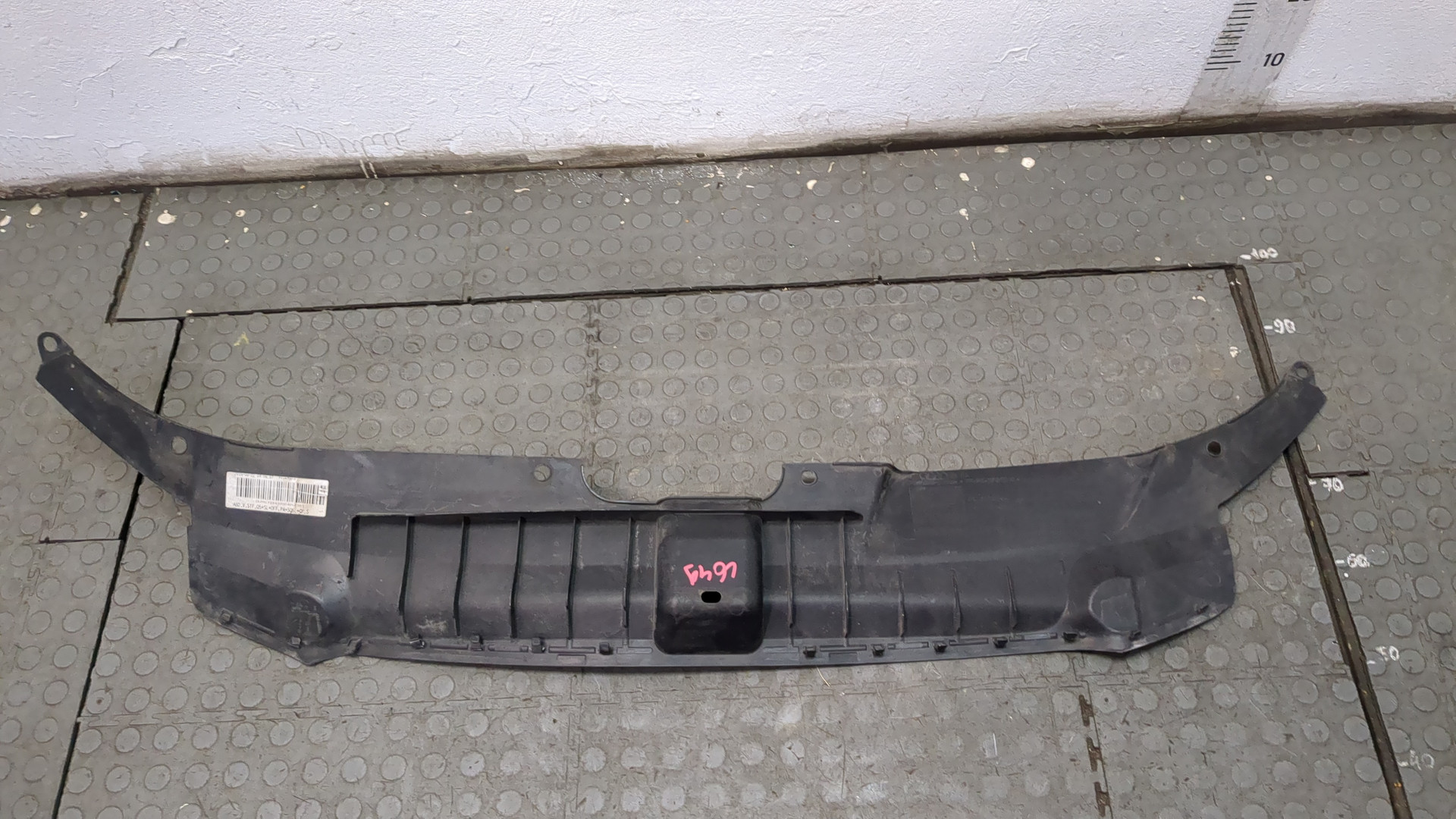 Кожух замка капота