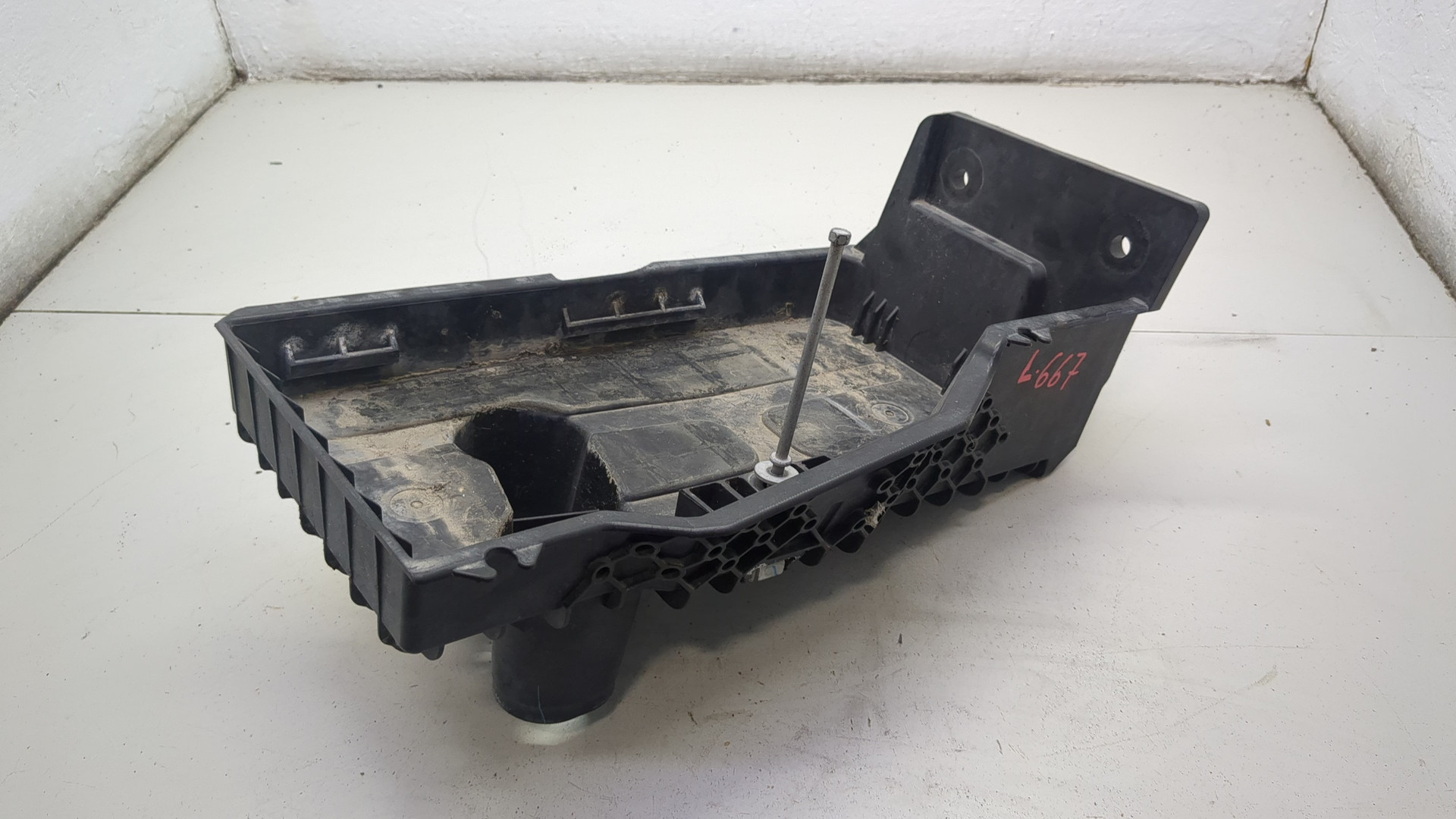 Площадка под аккумулятор (АКБ)