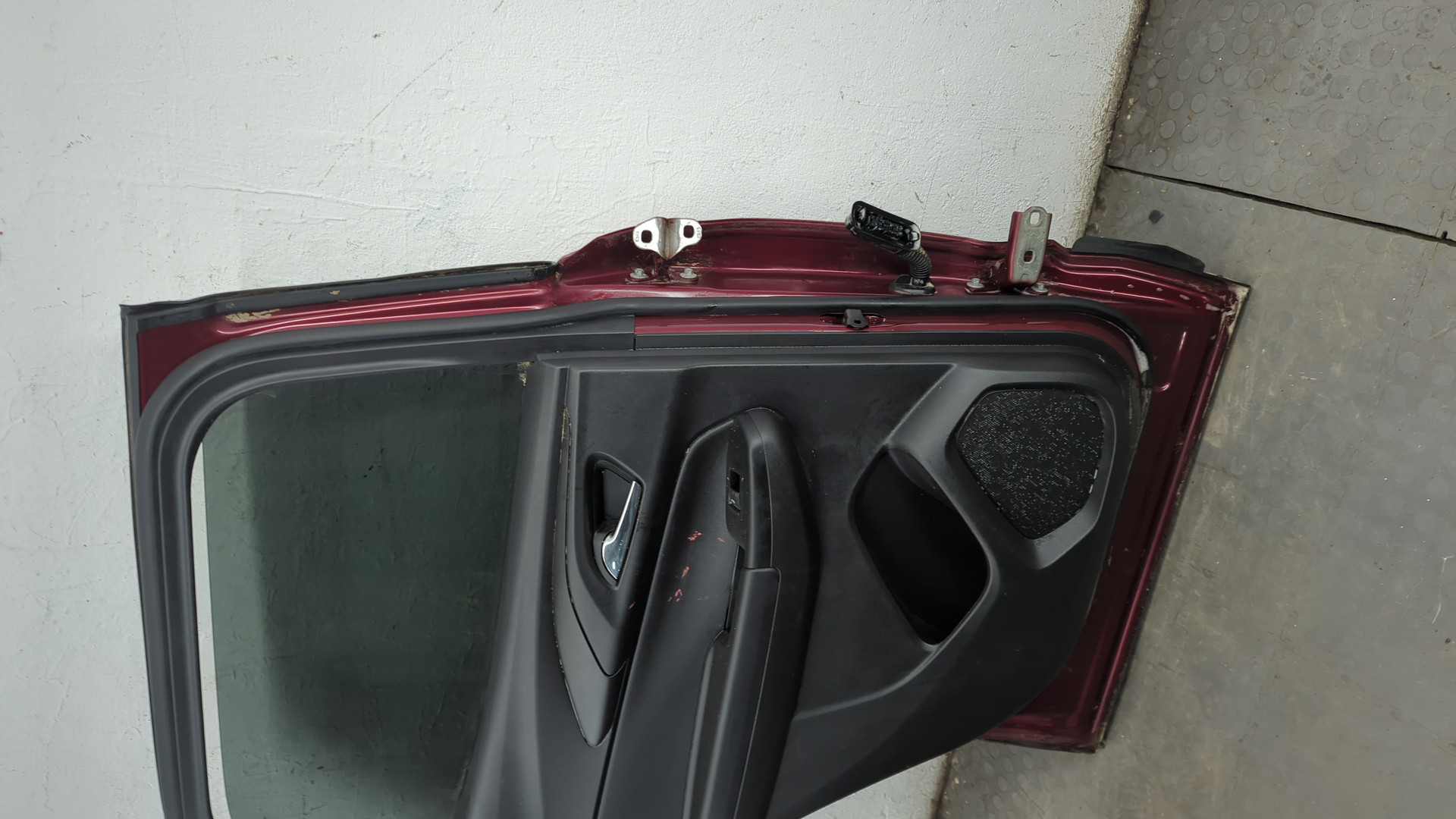 Дверь задняя левая