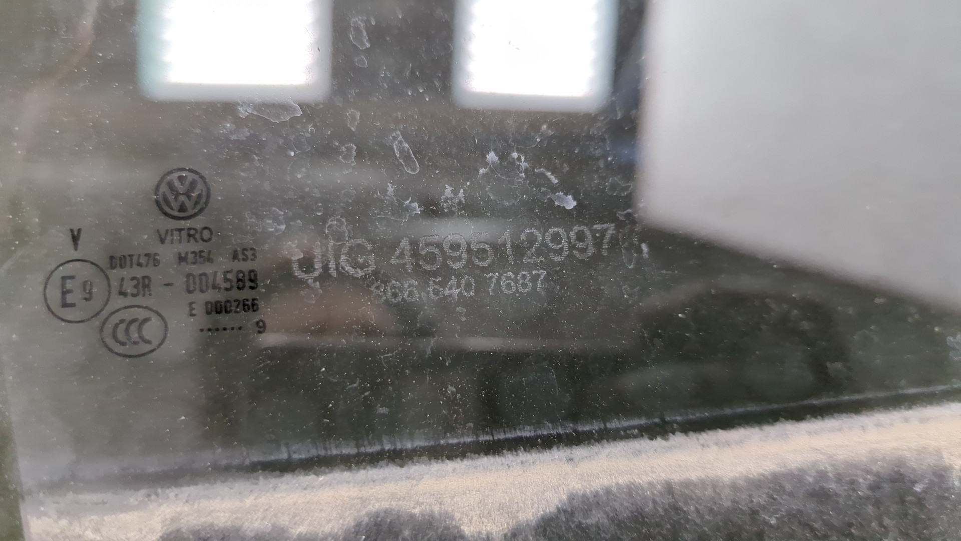 Стекло двери задней правой