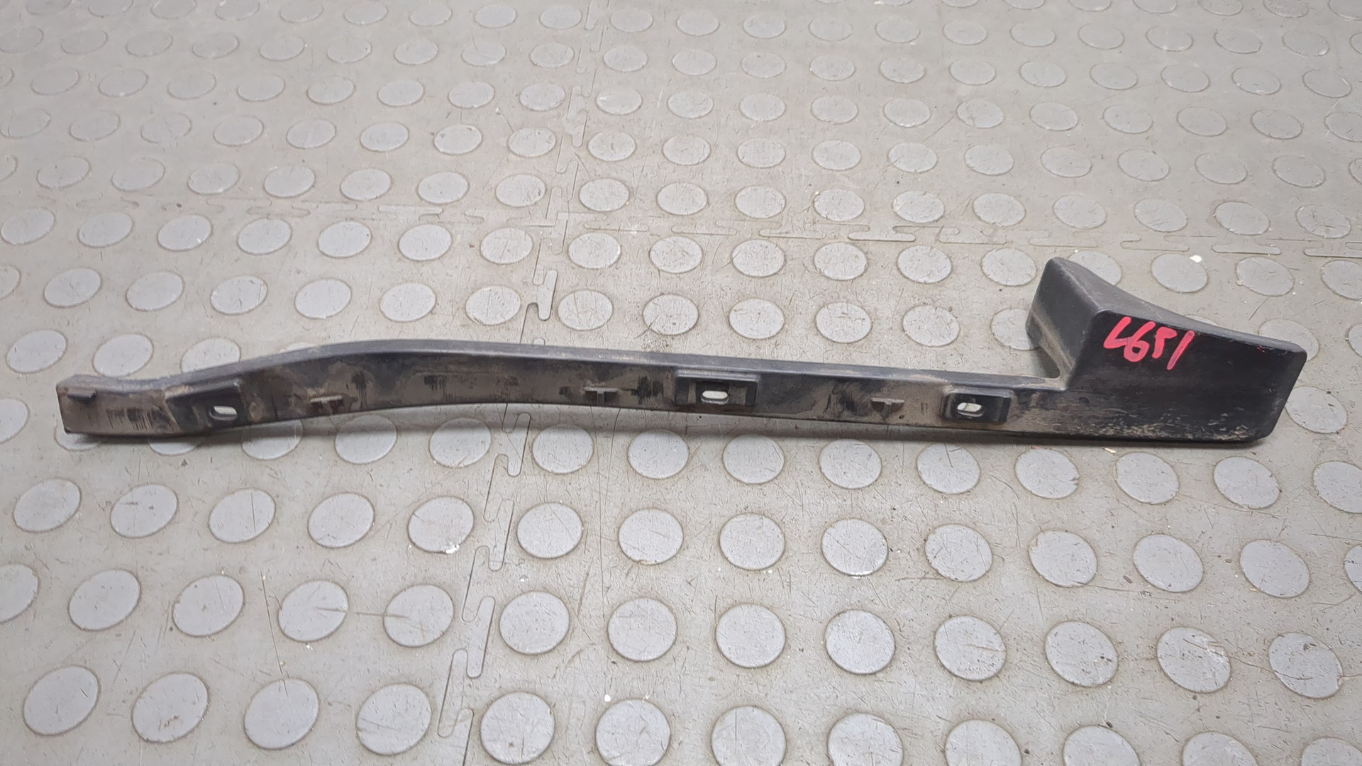 Кронштейн заднего бампера правый