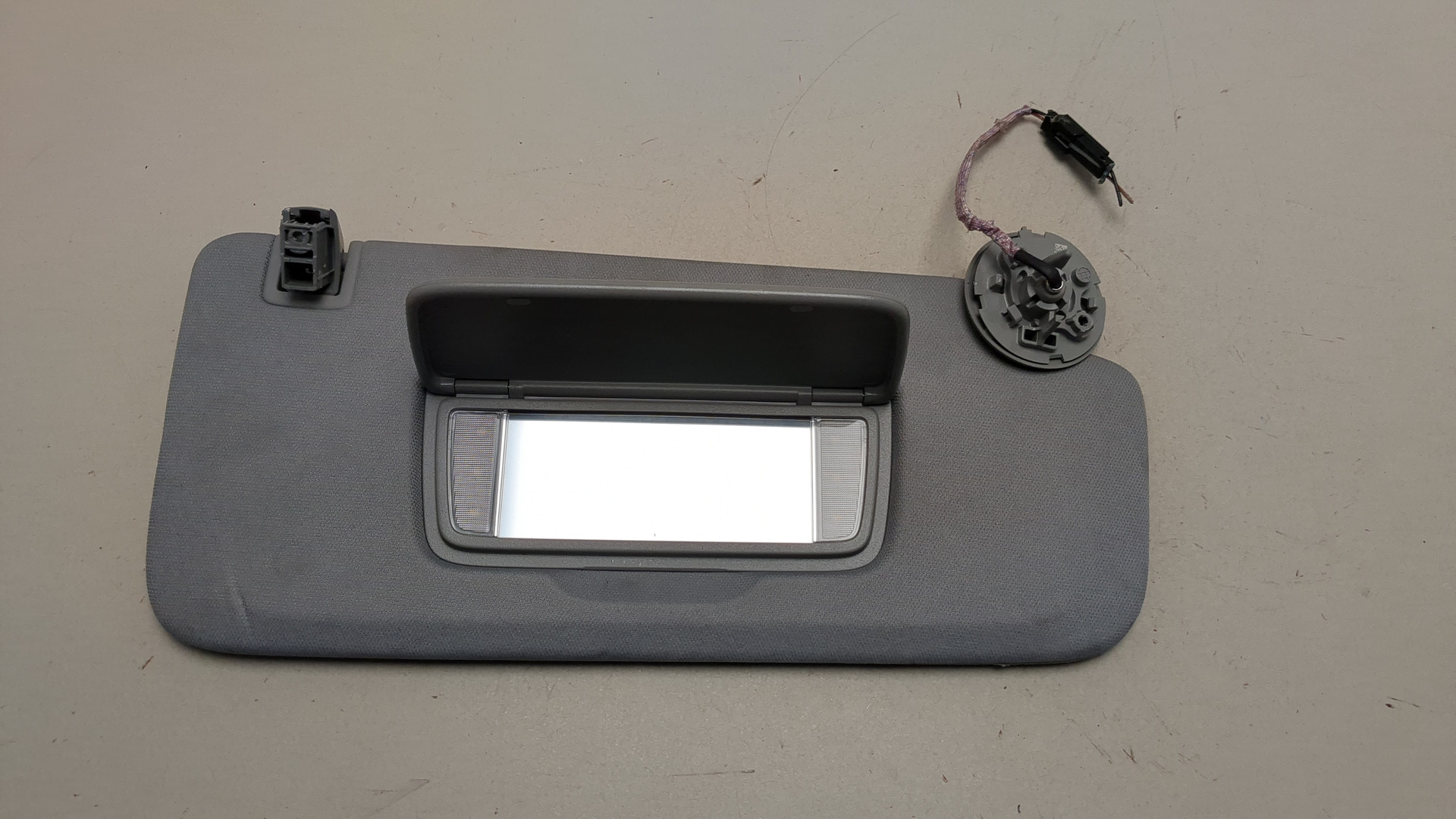 Козырек солнцезащитный