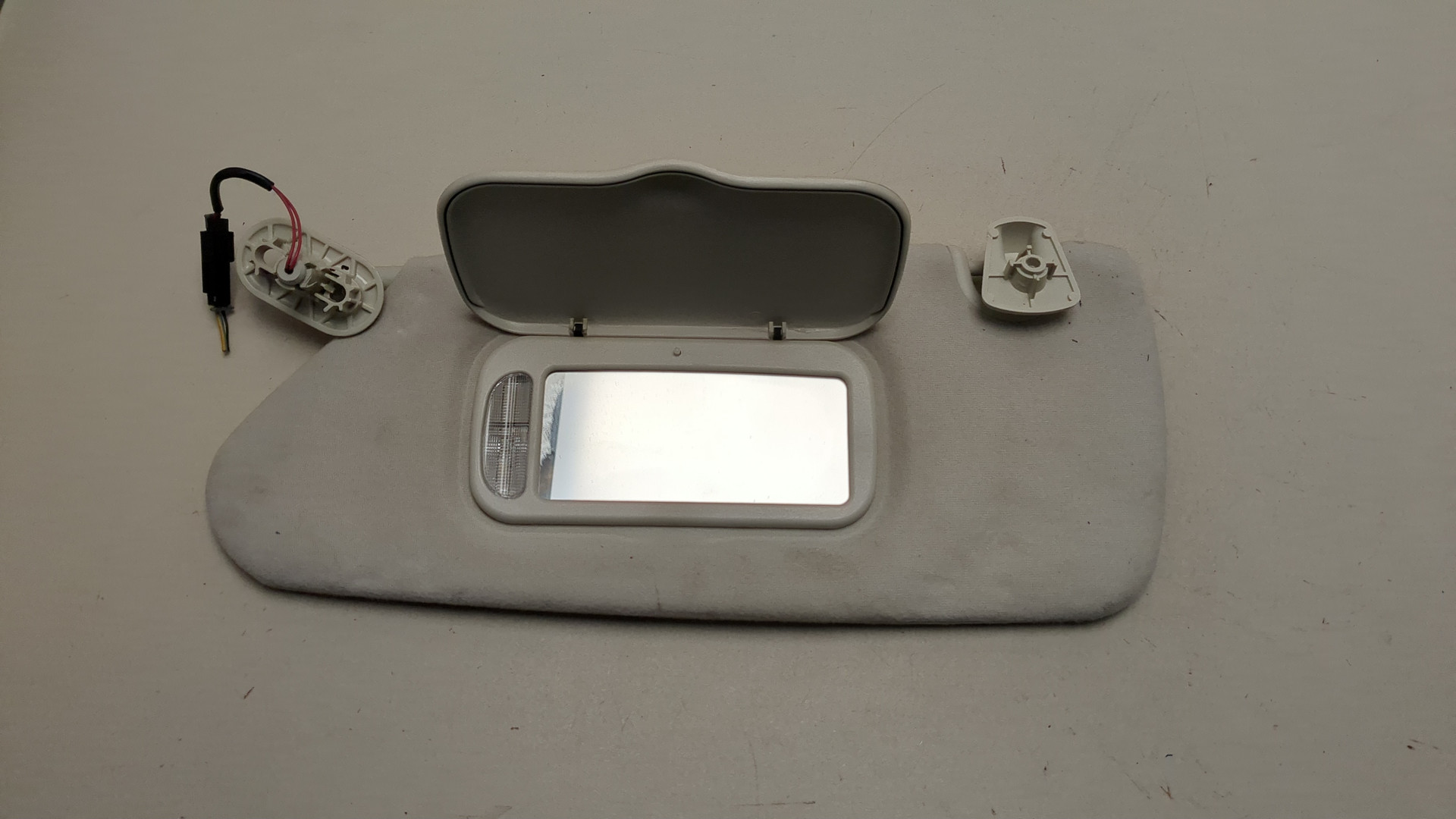 Козырек солнцезащитный