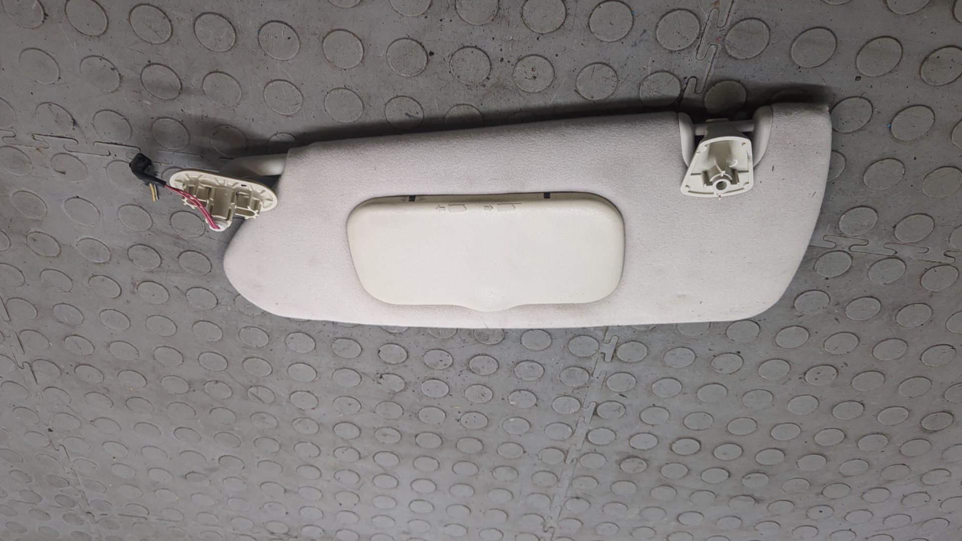 Козырек солнцезащитный