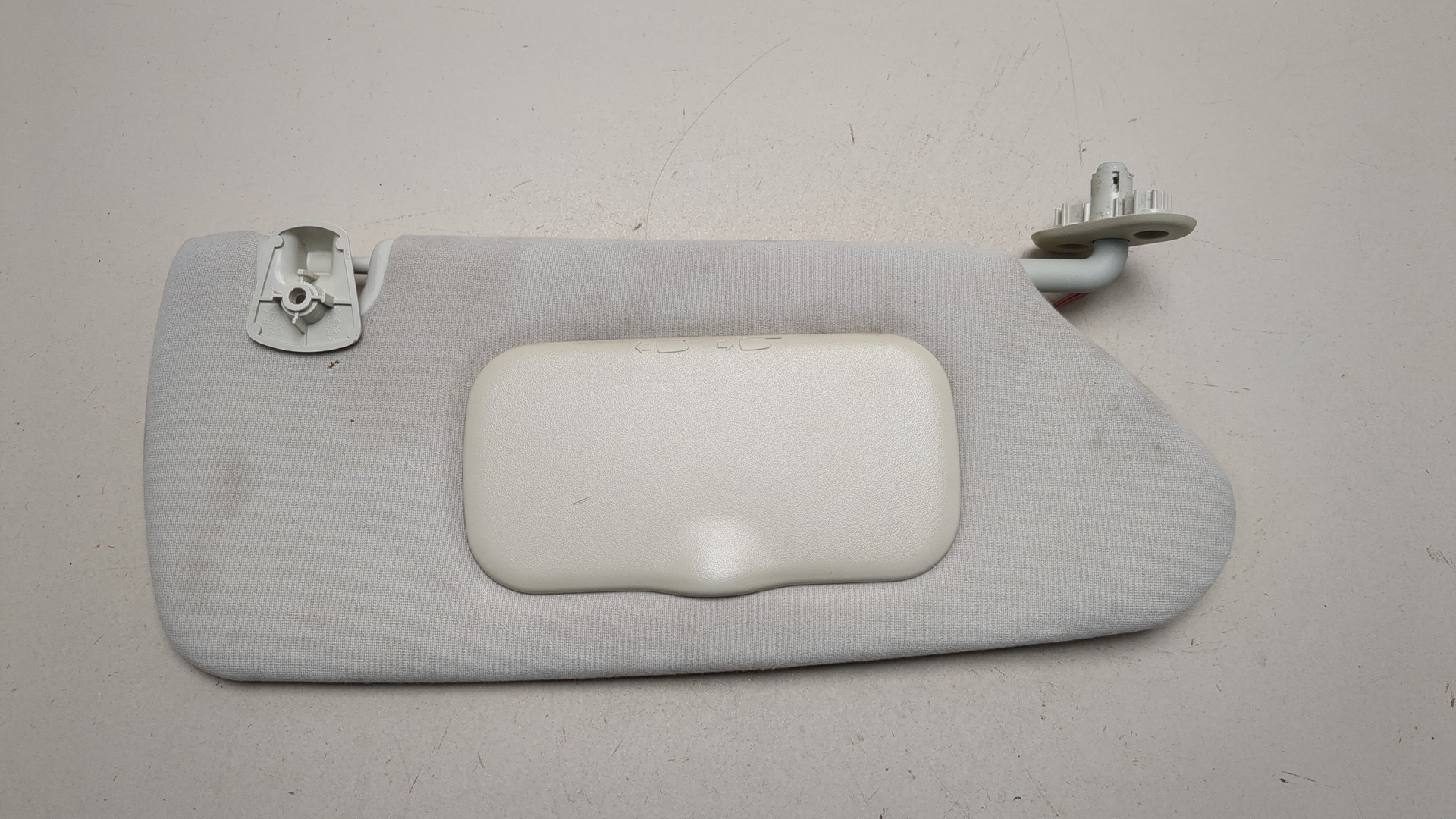 Козырек солнцезащитный