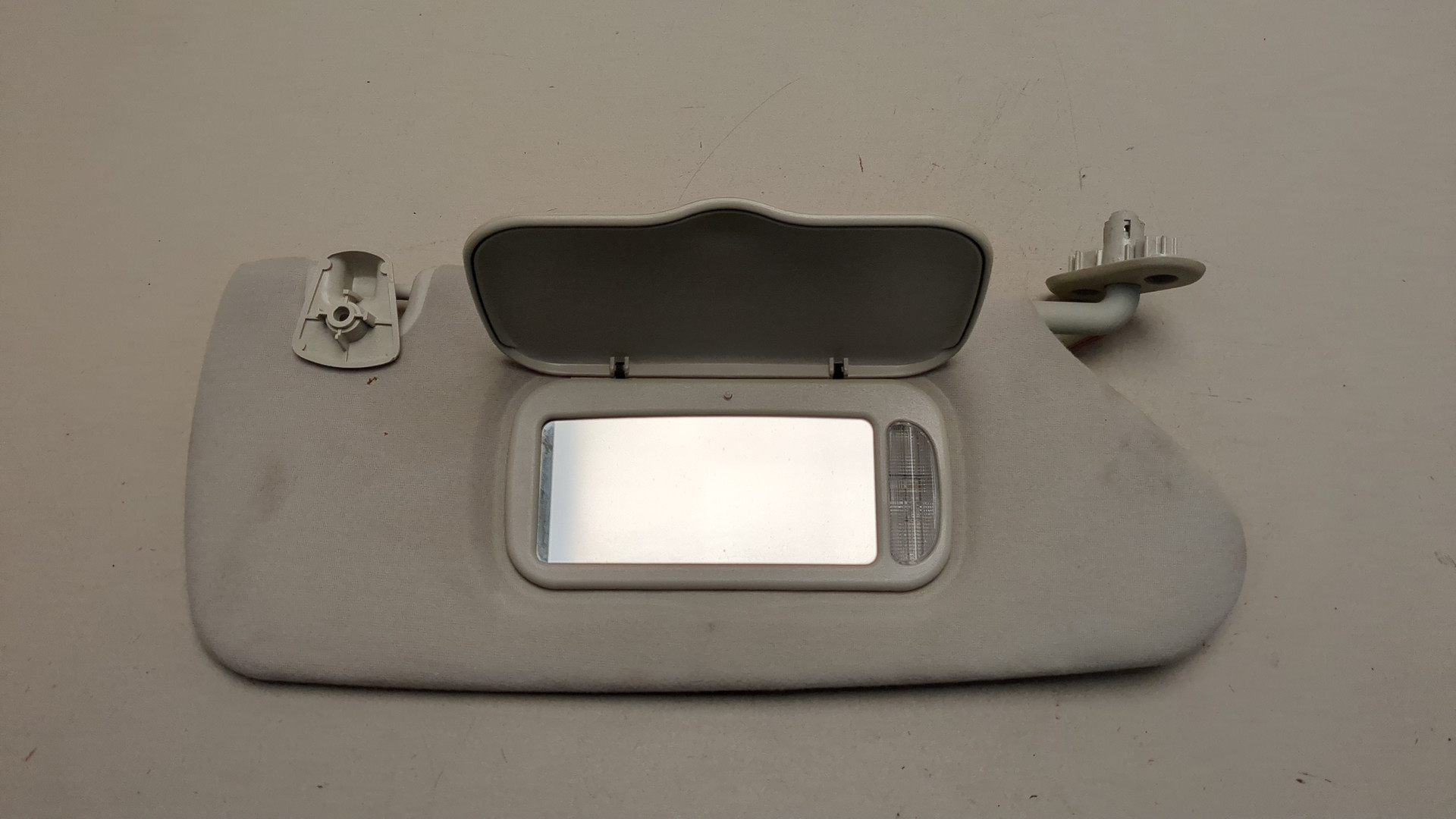 Козырек солнцезащитный